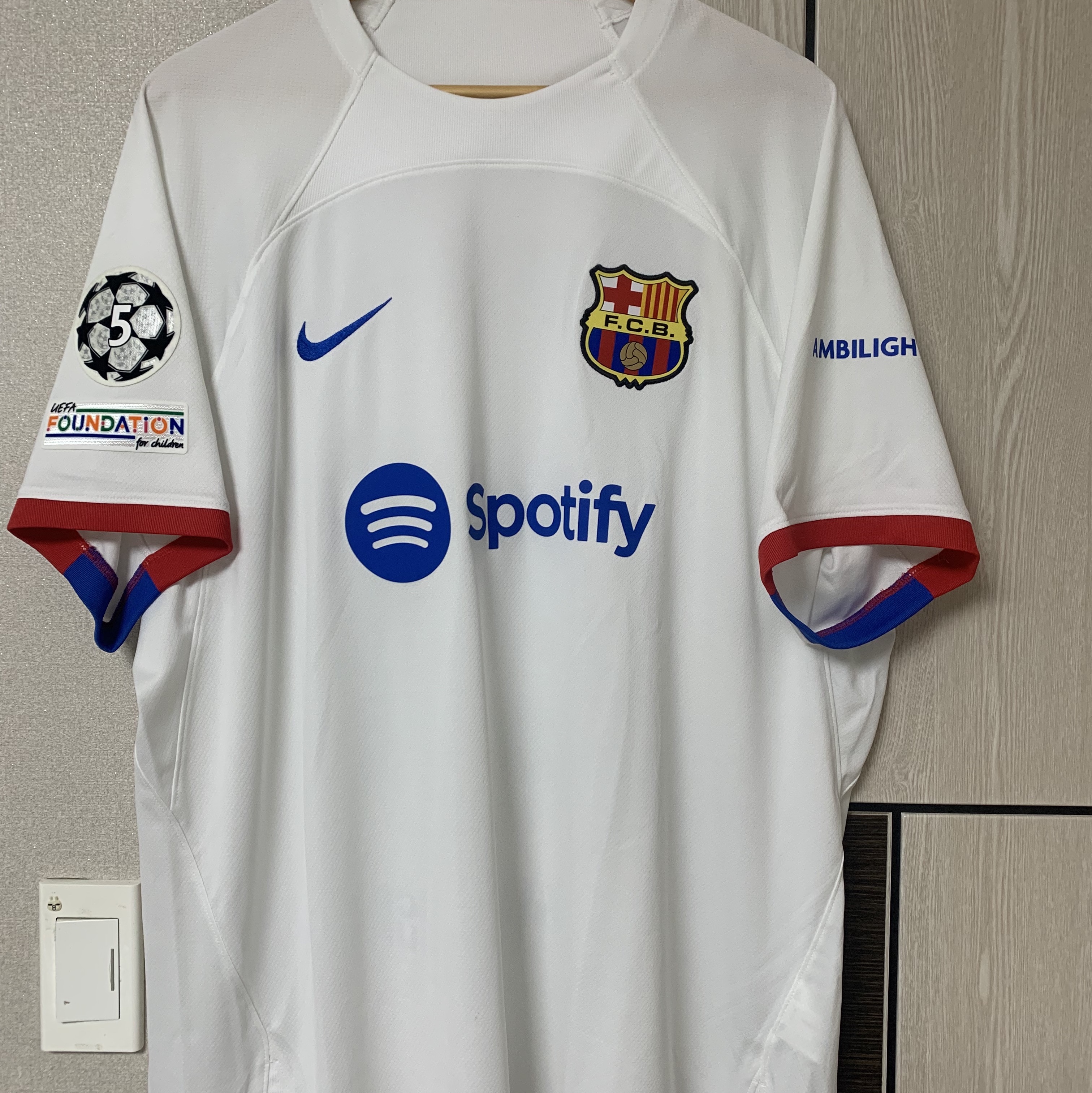 Nike FC Barcelona 2023/24 Stadium Away Dri-Fit Jersey White Royal Blue (Non Marking Ver.) 착용 스타일 - 2