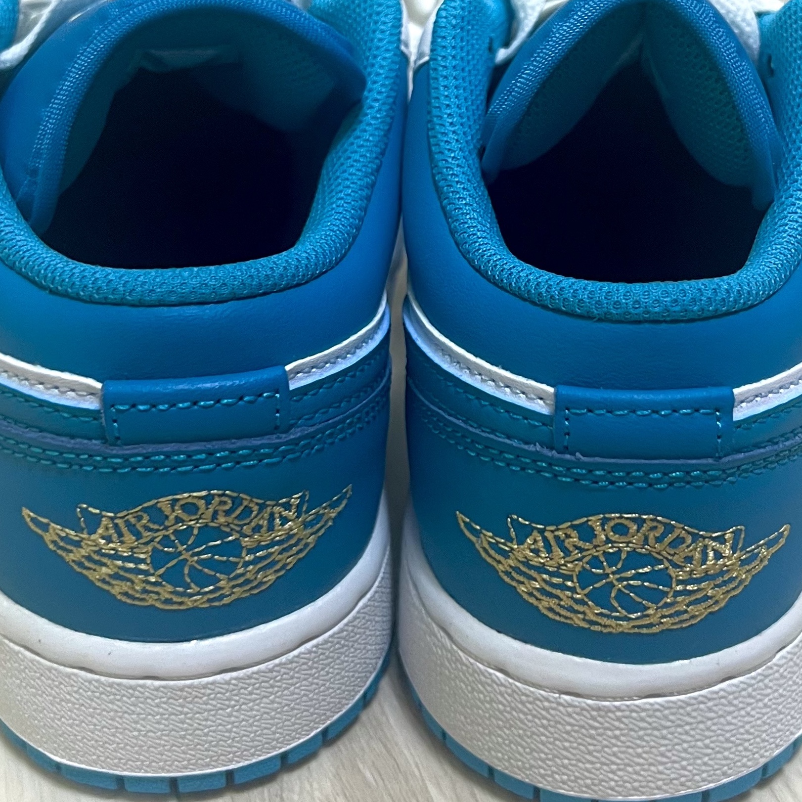 (GS) Jordan 1 Low White Aquatone 착용 스타일 - 3