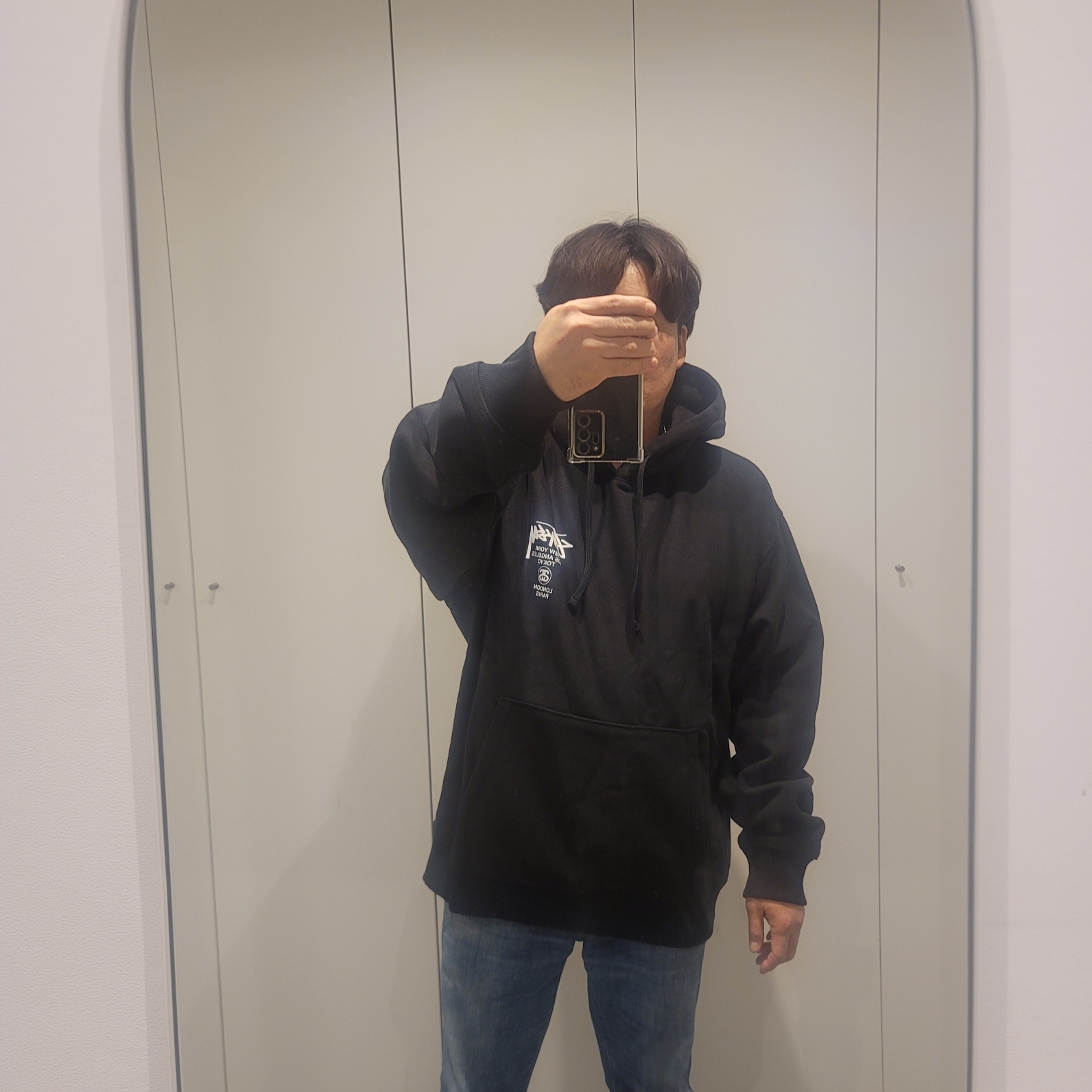 Stussy World Tour Hoodie Black 2023 착용 스타일