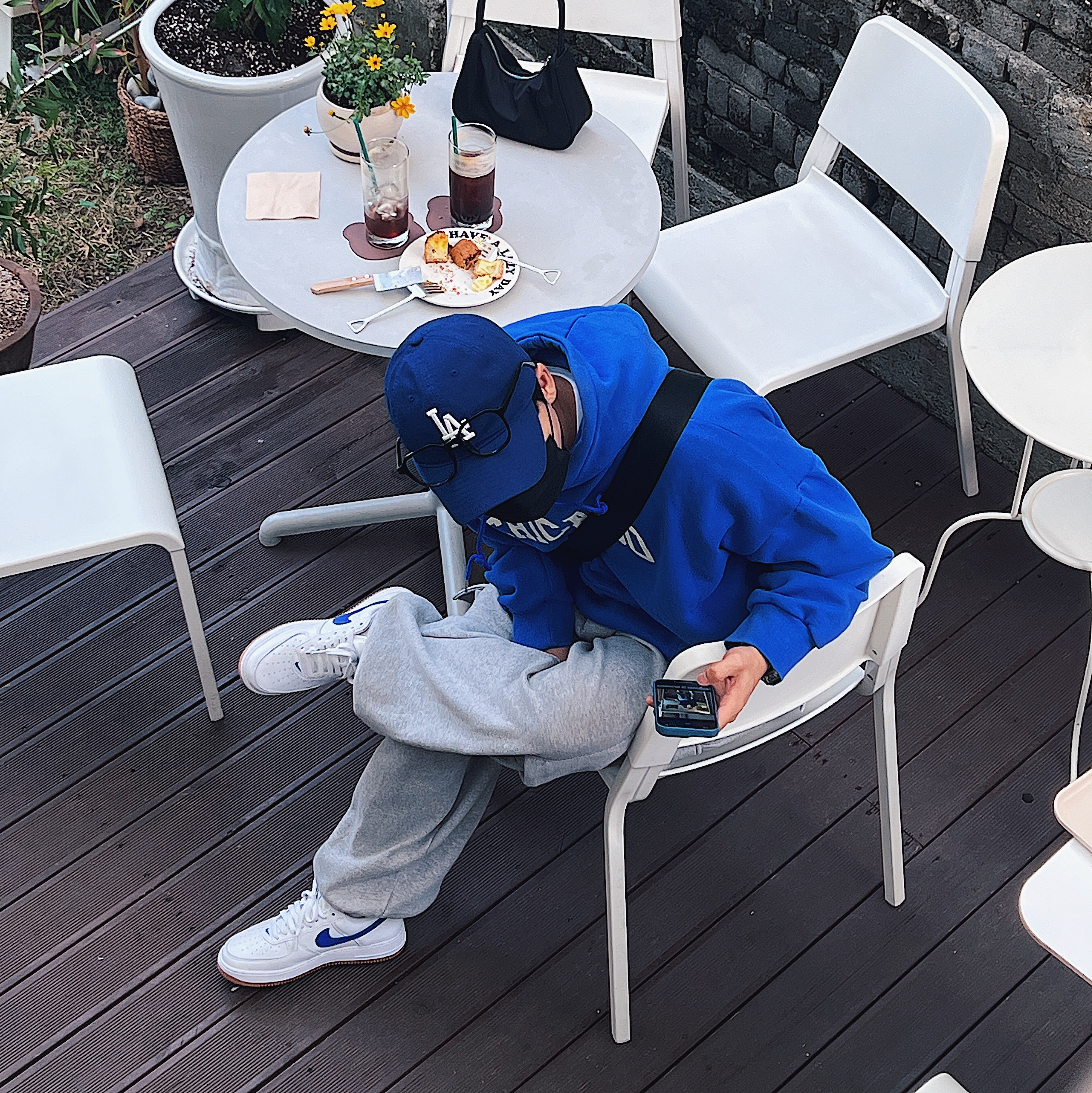 Nike Air Force 1 Low Retro Color of the Month Varsity Royal 착용 스타일 - 2