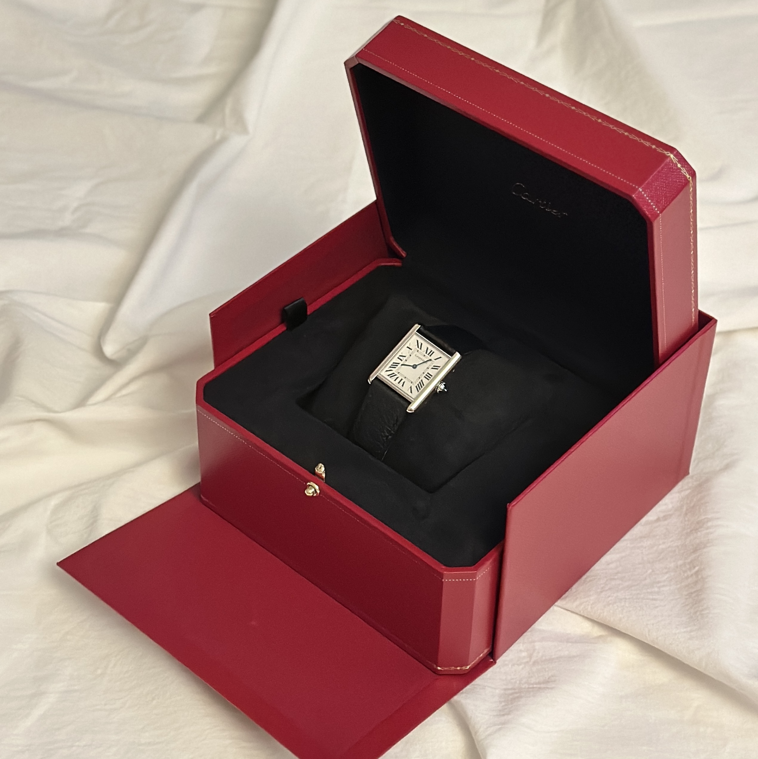 Cartier Tank Must Watch Large Quartz Steel Calfskin Black 착용 스타일
