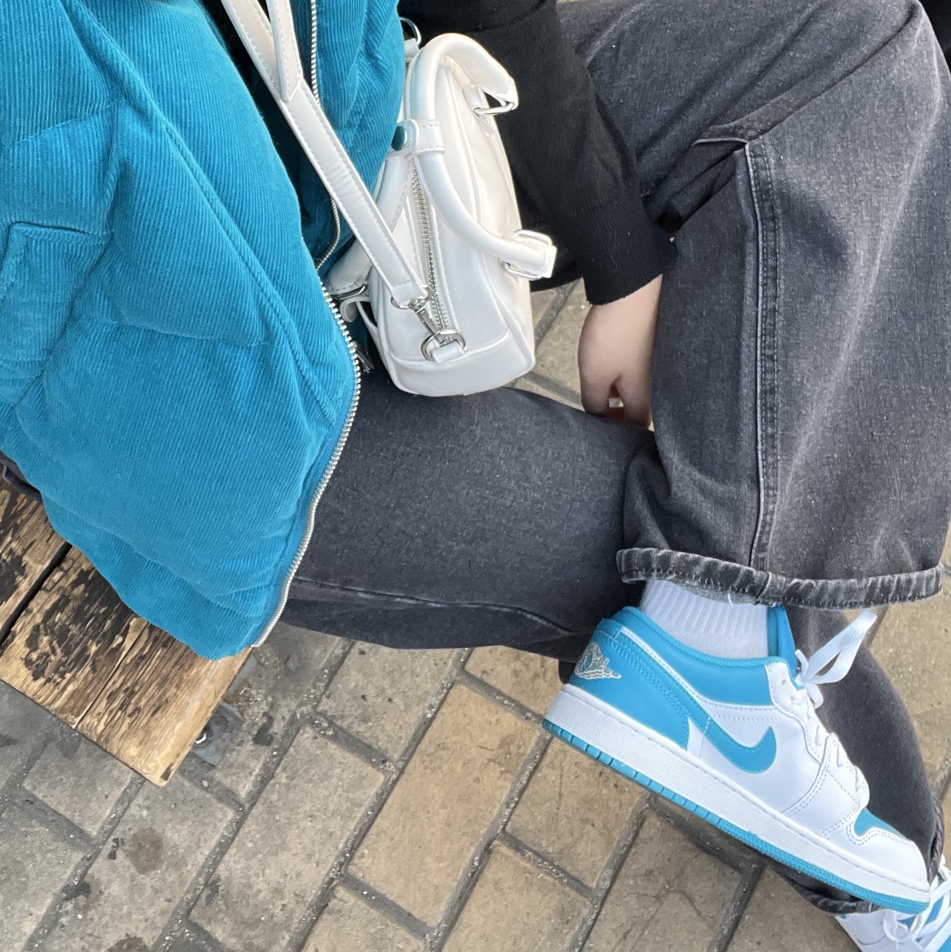 (GS) Jordan 1 Low White Aquatone 착용 스타일 - 1