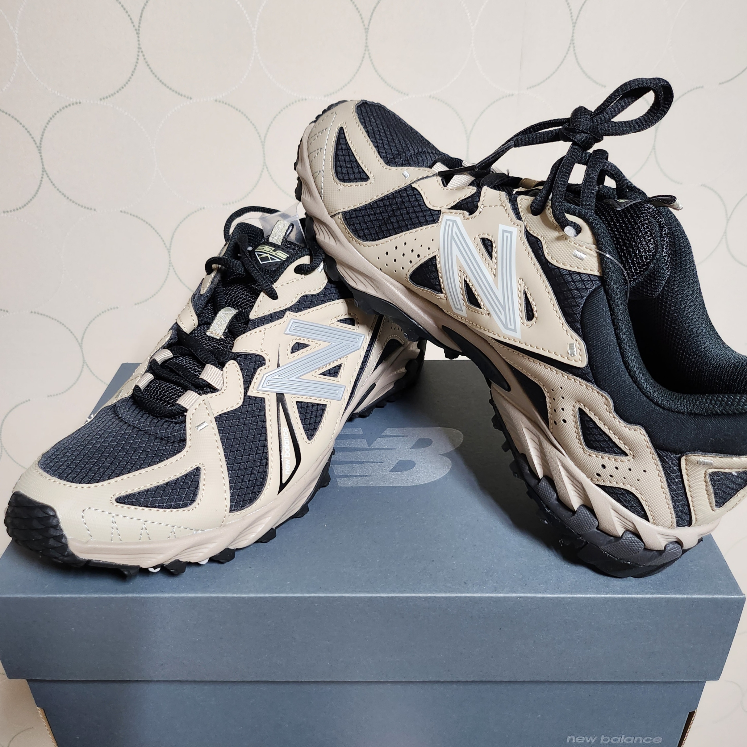 New Balance ML610T Aluminum Black - D Standard 착용 스타일 - 1