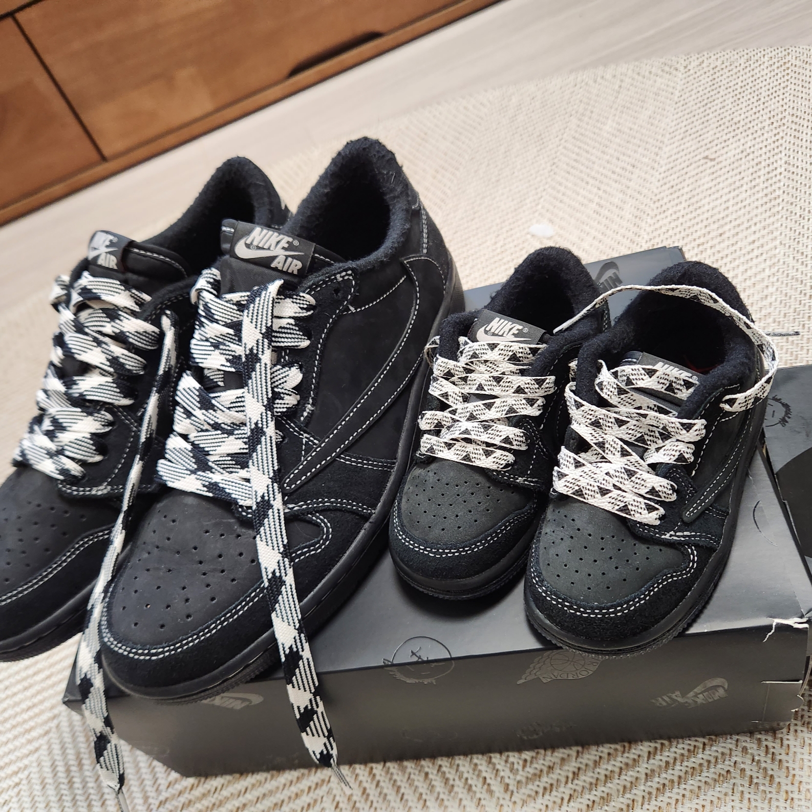 (TD) Jordan 1 x Travis Scott Retro Low OG SP Black Phantom 착용 스타일