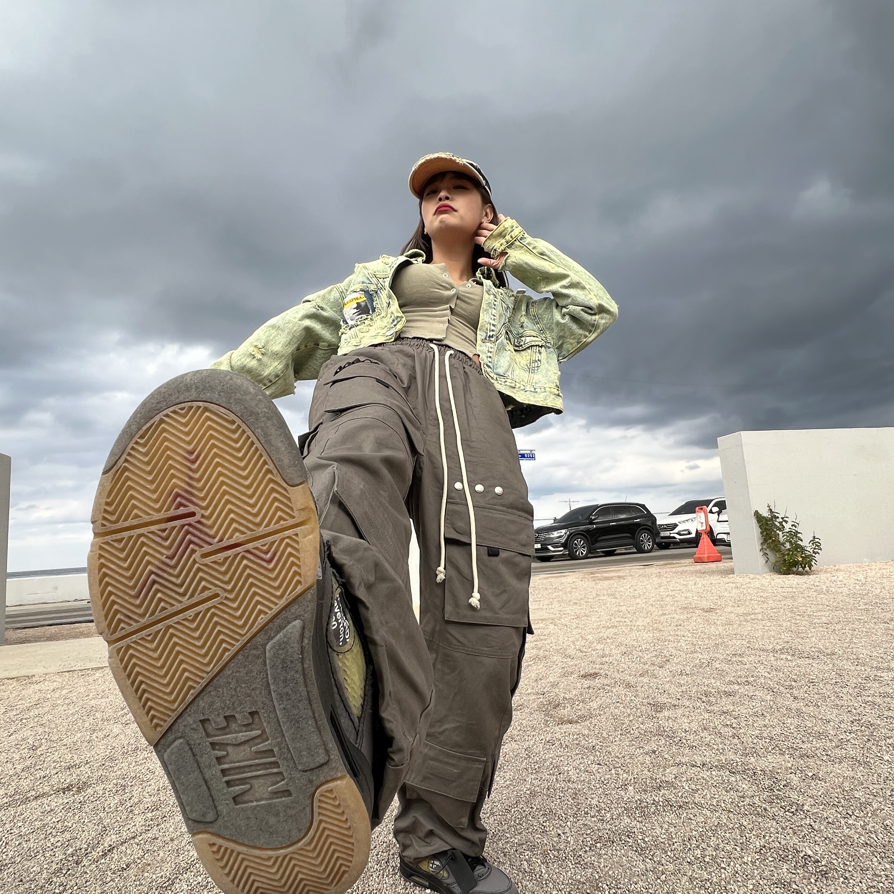 Jordan 5 x Off-White Retro SP Black Muslin, Diesel C-Seymon Treated Denim Baseball Cap Blue White 착용 스타일 - 2