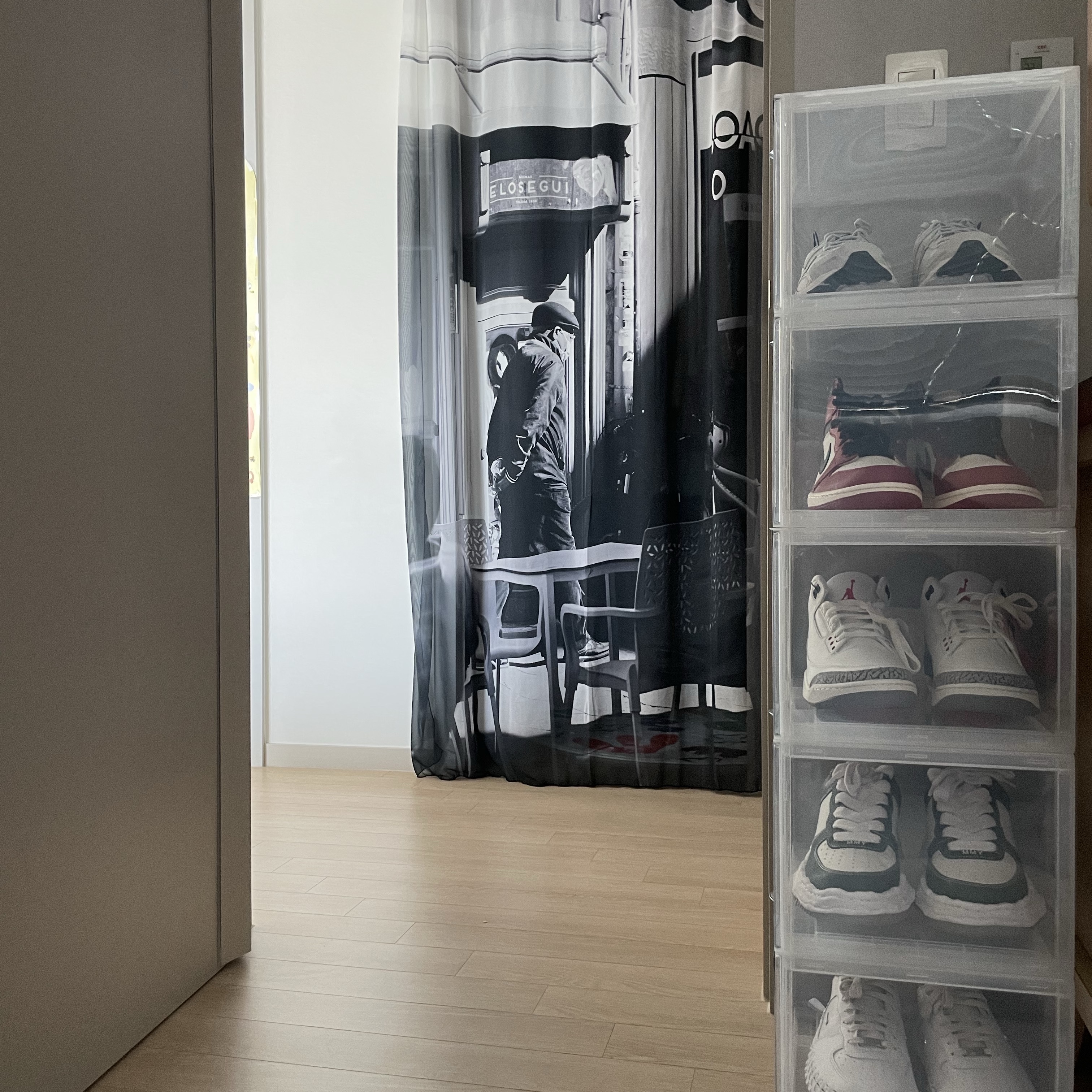 Nike Zoom Vomero 5 SP Vast Grey 2023, Jordan 1 Retro High OG Chicago 2022 착용 스타일