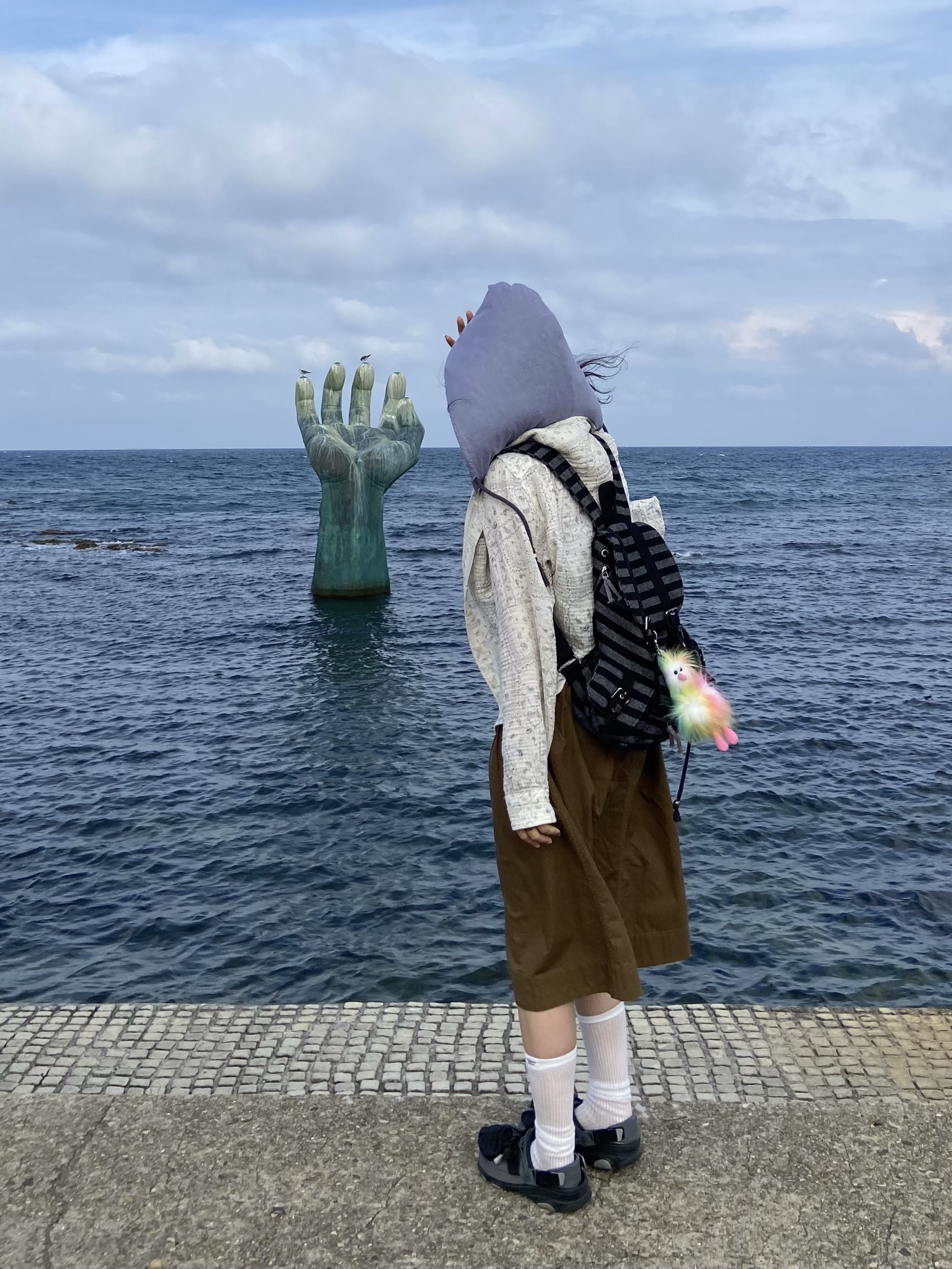 Crocs x Beams Classic All Terrain Mountain Parka Clog Grey 착용 스타일 - 1