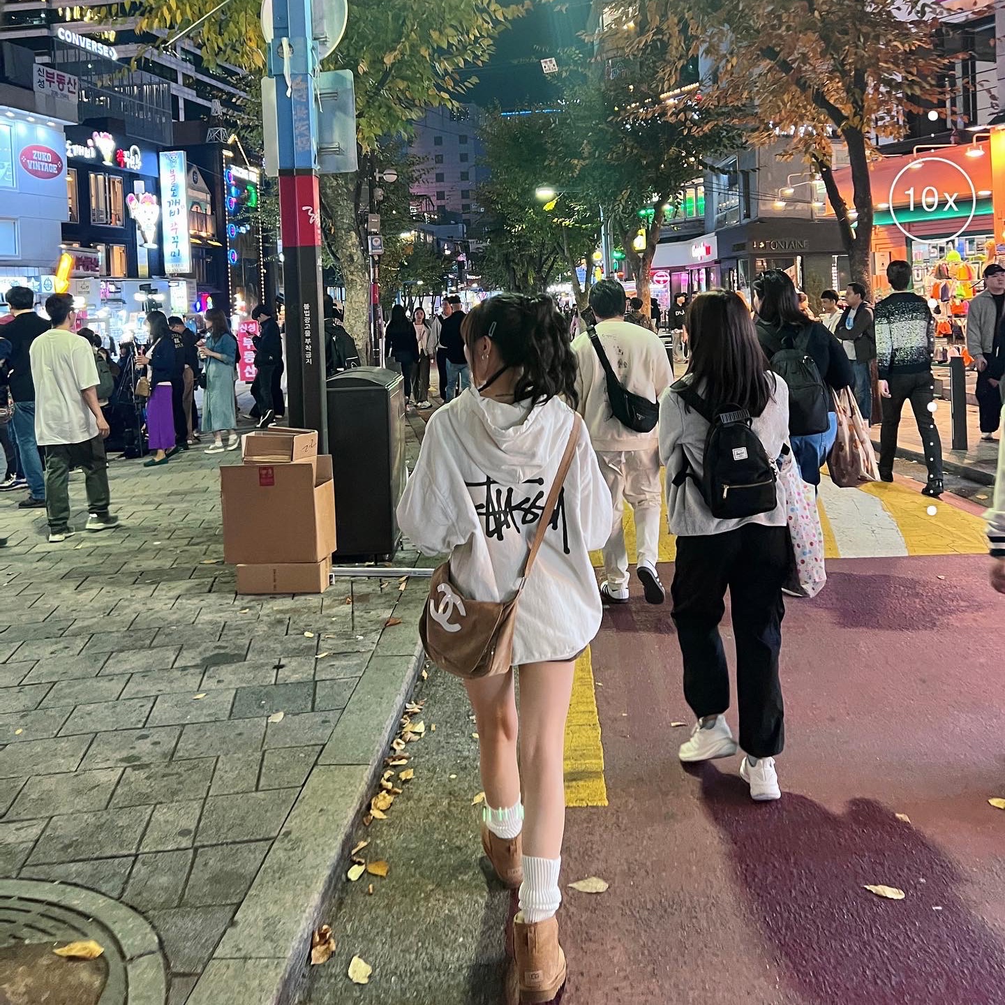 Stussy Basic Stussy Pigment Dyed Hoodie Natural, (W) UGG Classic Mini II Boots Chestnut 착용 스타일 - 2
