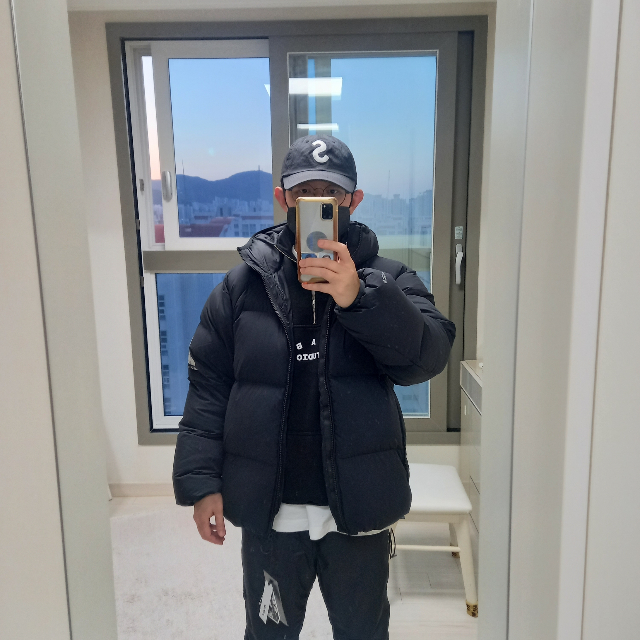 Palace Pertex Matte Balaclava Puffa Black - 23FW, Supreme Cordura Ripstop S Logo 6-Panel Black - 23SS 착용 스타일 - 3
