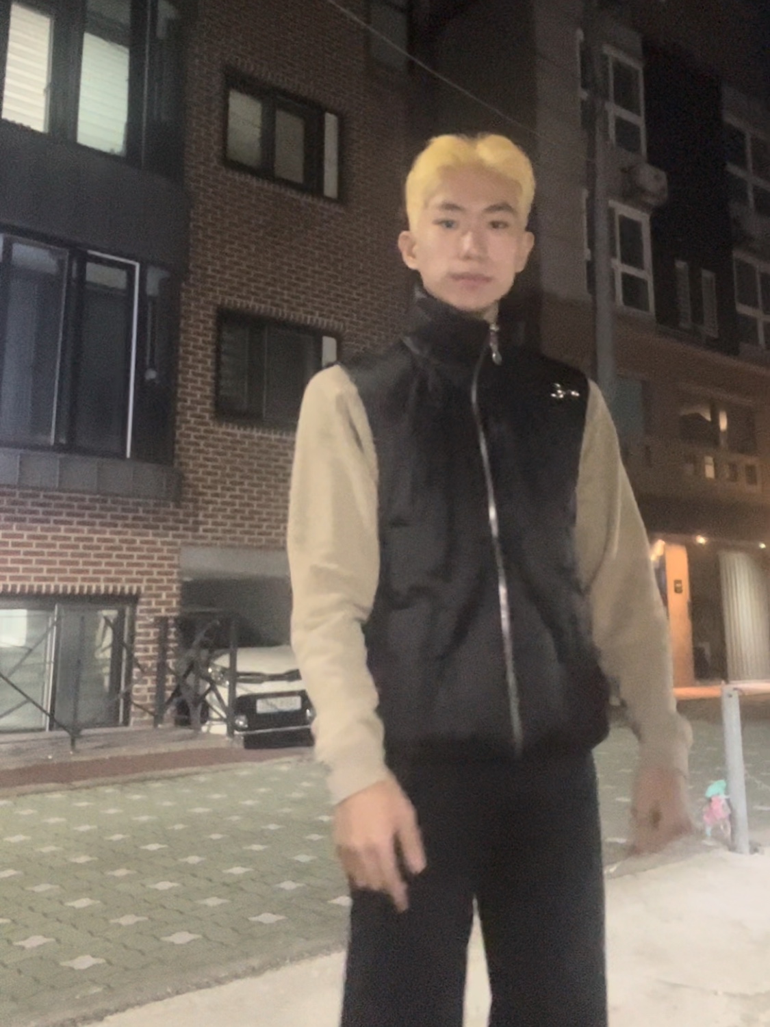 Thug Club Cave Down Vest Black 착용 스타일 - 1
