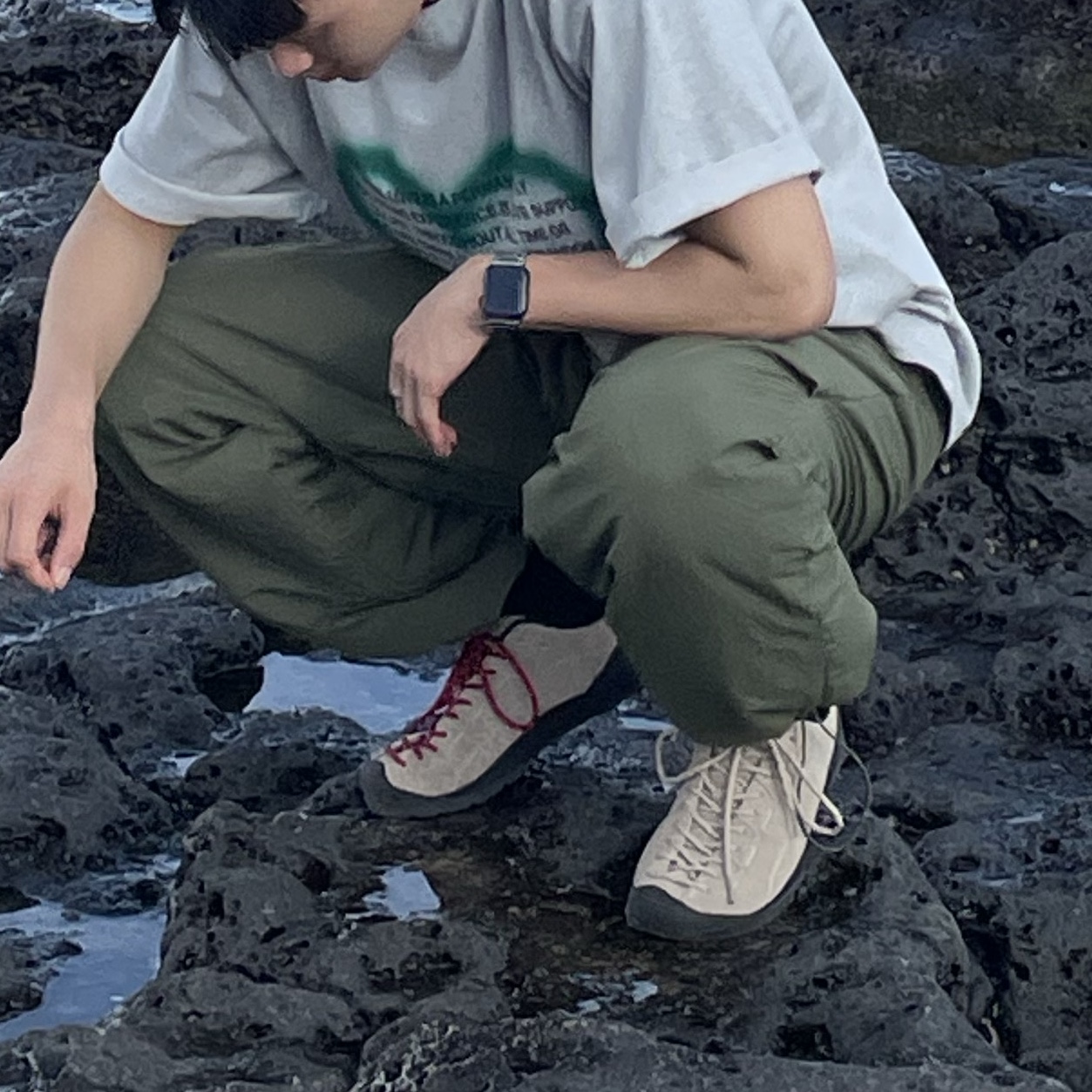 Keen Jasper Suede Sneakers Silver Mink 착용 스타일