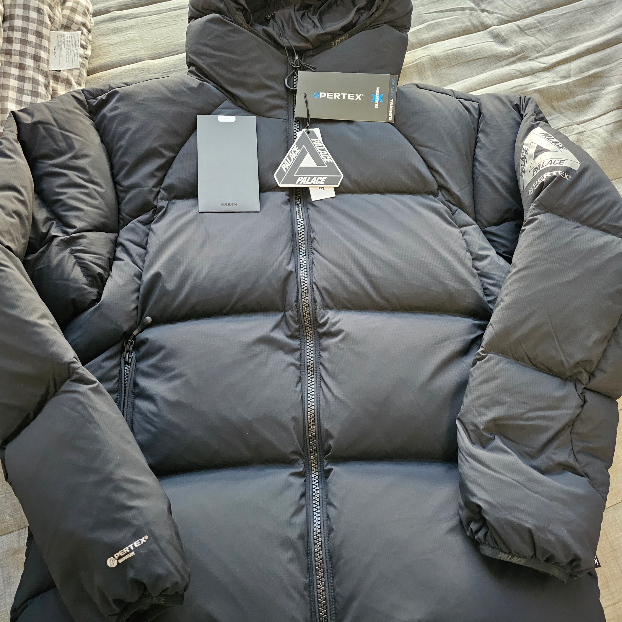 Palace Pertex Matte Balaclava Puffa Black - 23FW 착용 스타일 - 1