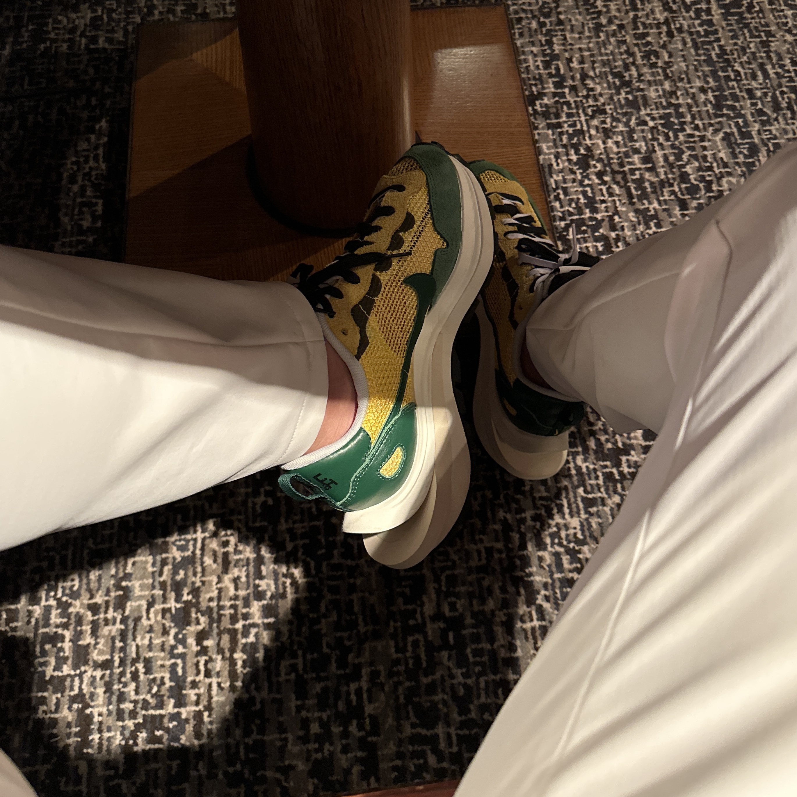 Nike x Sacai VaporWaffle Tour Yellow & Gorge Green Sail 착용 스타일