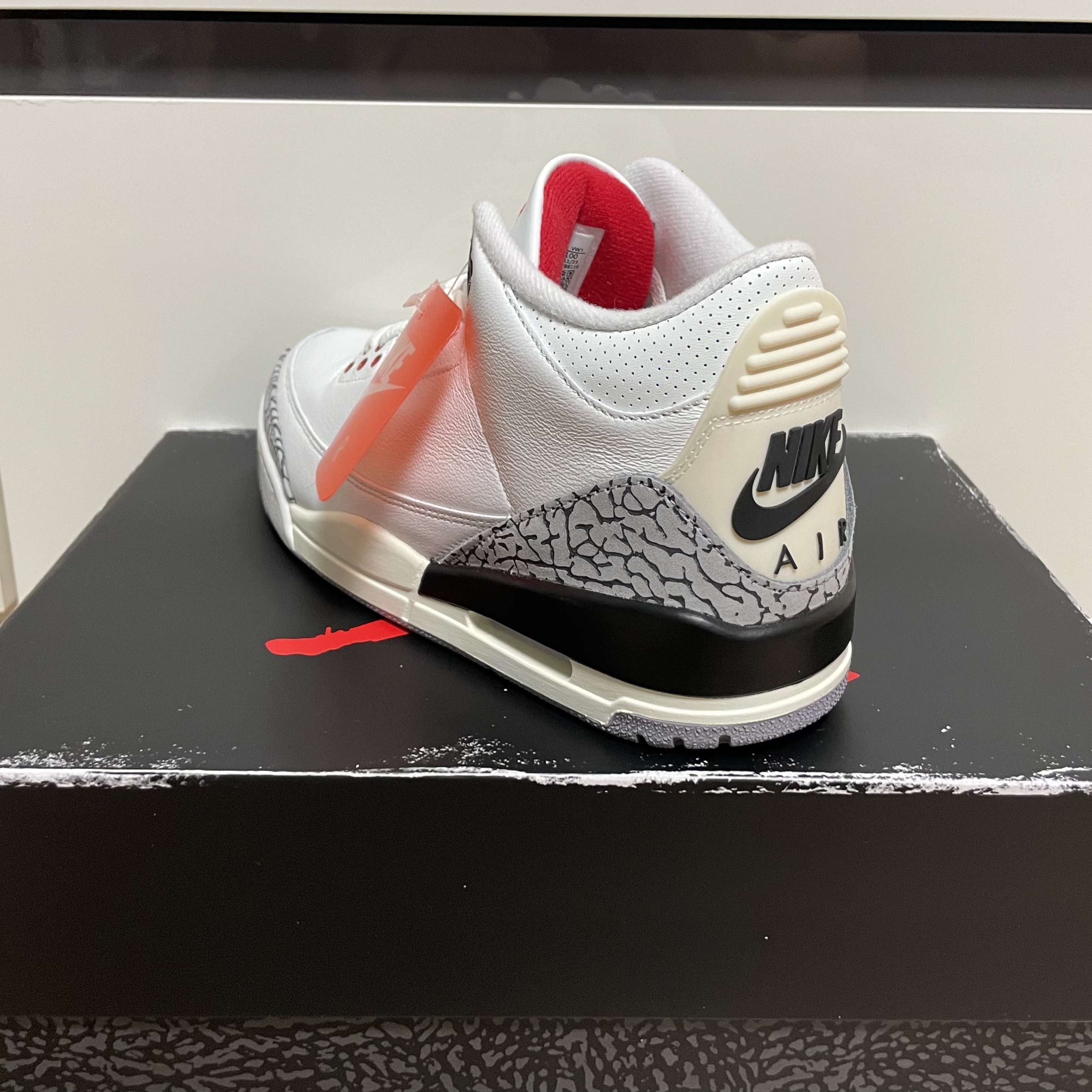 Jordan 3 Retro White Cement Reimagined 착용 스타일 - 3