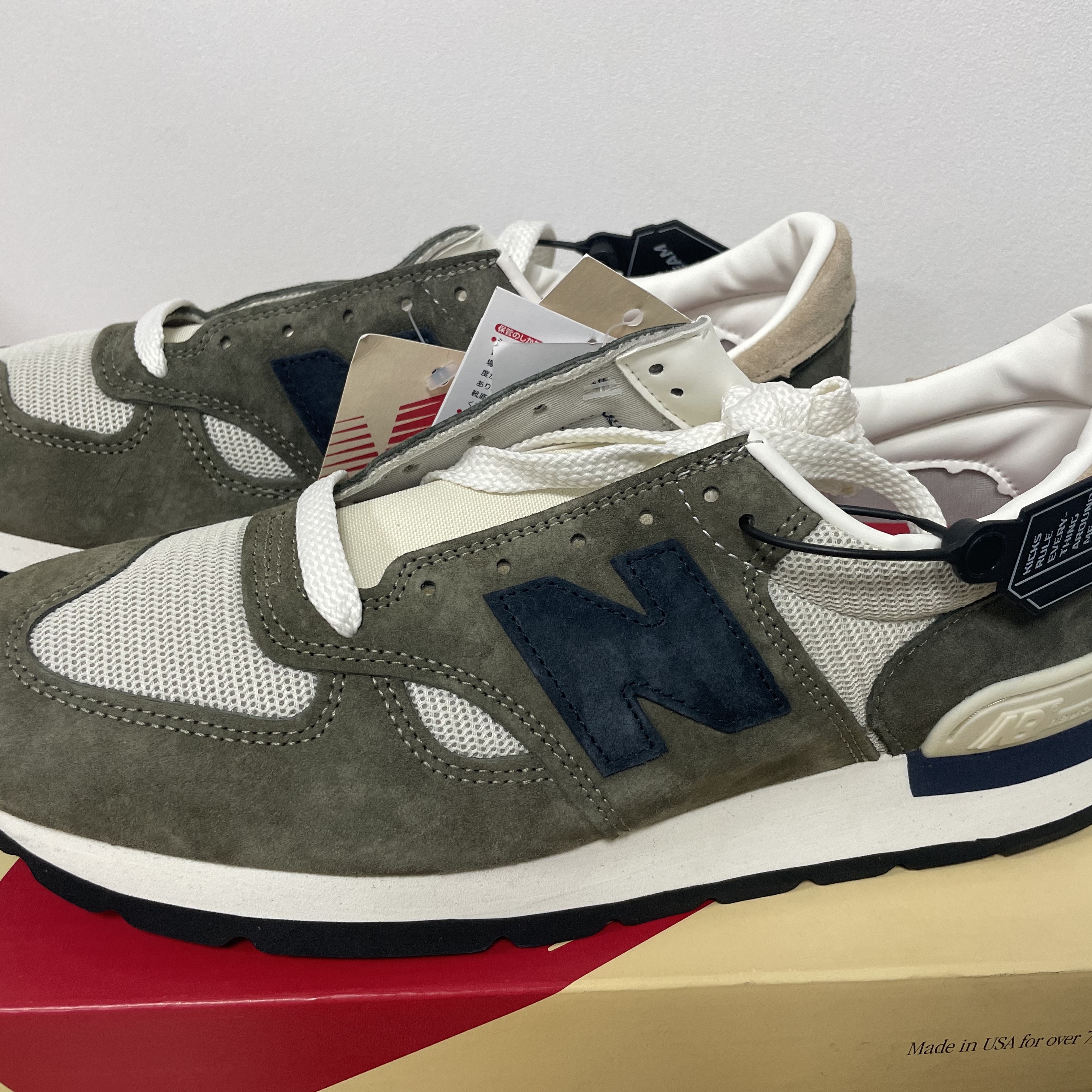 New Balance 990v1 Made in USA Olive 착용 스타일