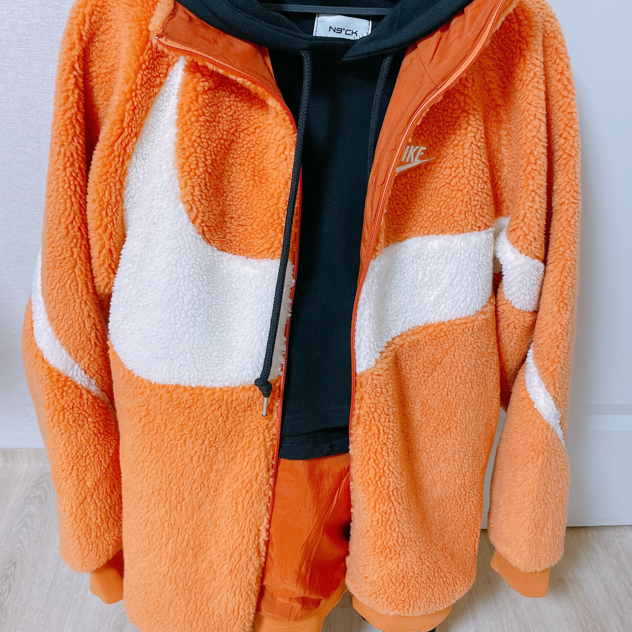 Nike Big Swoosh Full Zip Jacket Hot Curry 착용 스타일 - 1
