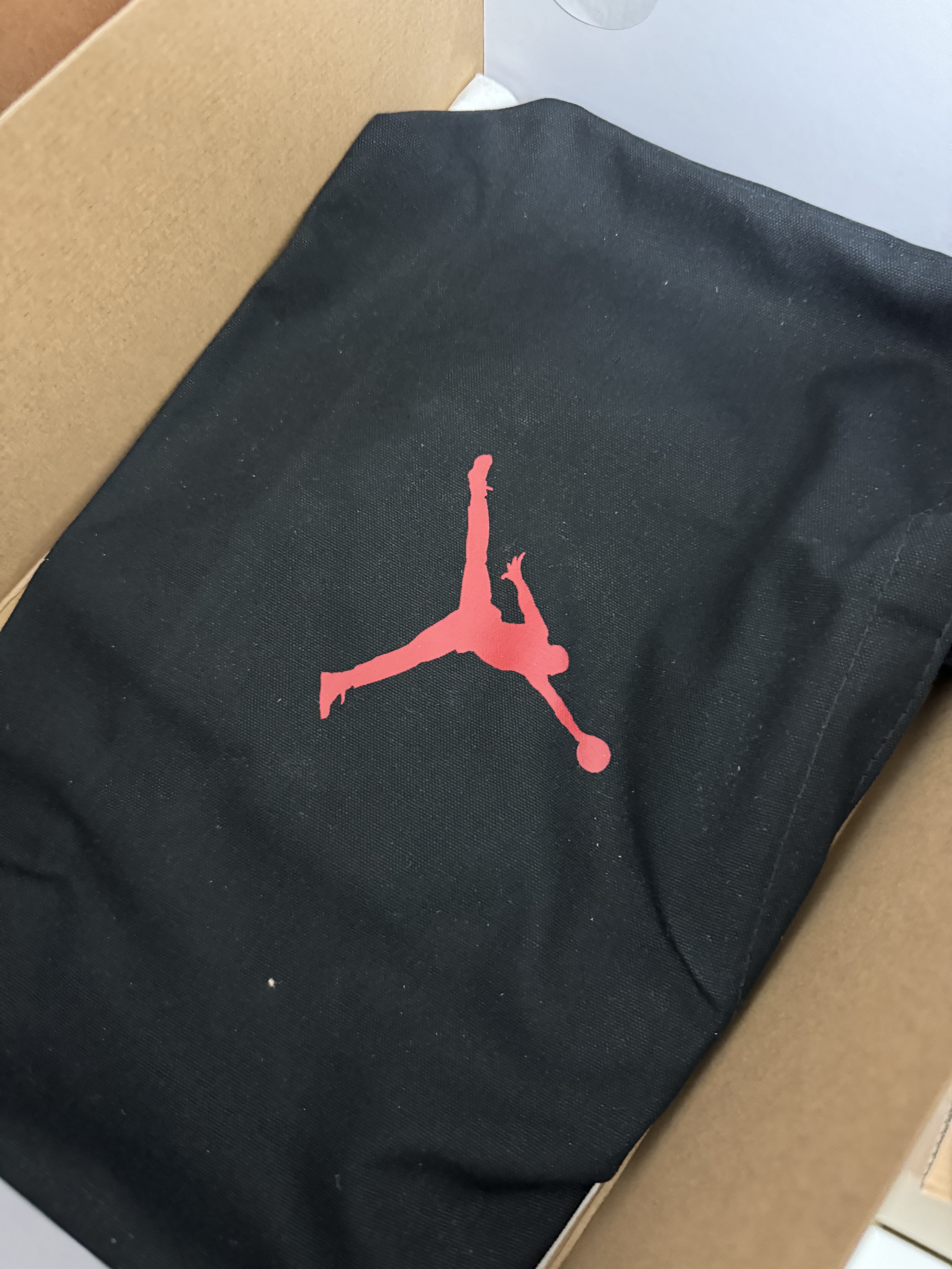 (W) Jordan 1 Retro High OG Satin Bred, Jordan 1 Retro High OG Royal Reimagined 착용 스타일 - 3