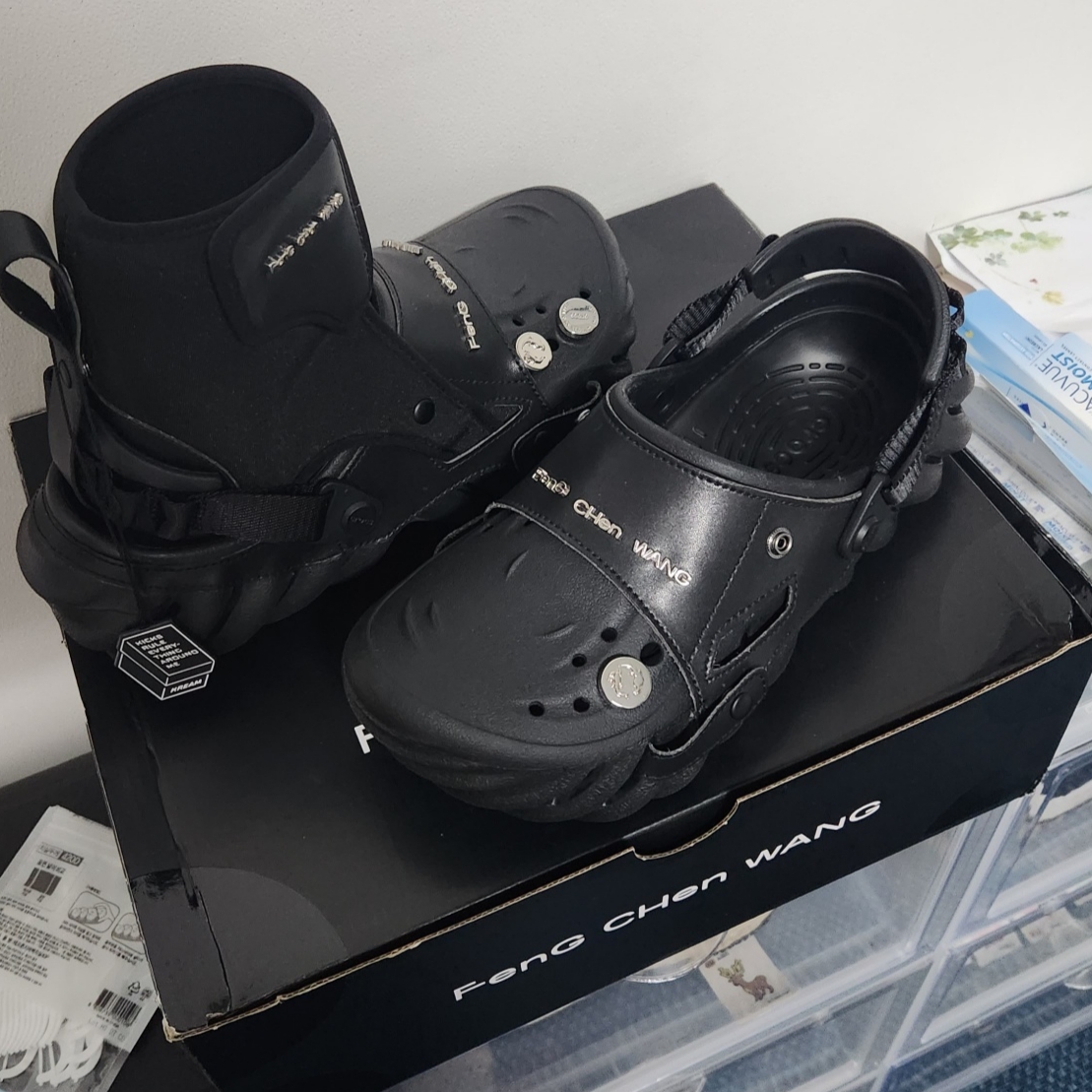 Crocs x Feng Chen Wang Echo Clog Black 착용 스타일