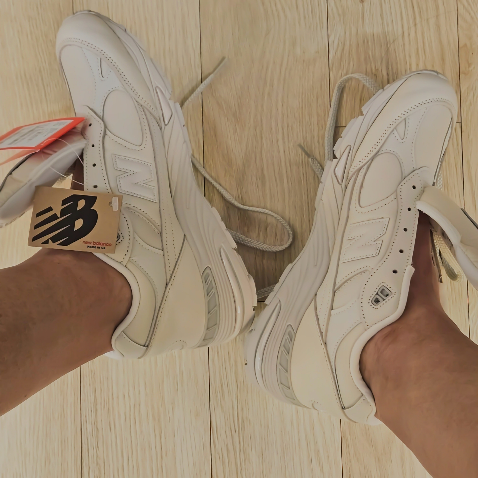 New Balance 991v1 Made in UK Contemporary Luxe Light Grey 착용 스타일