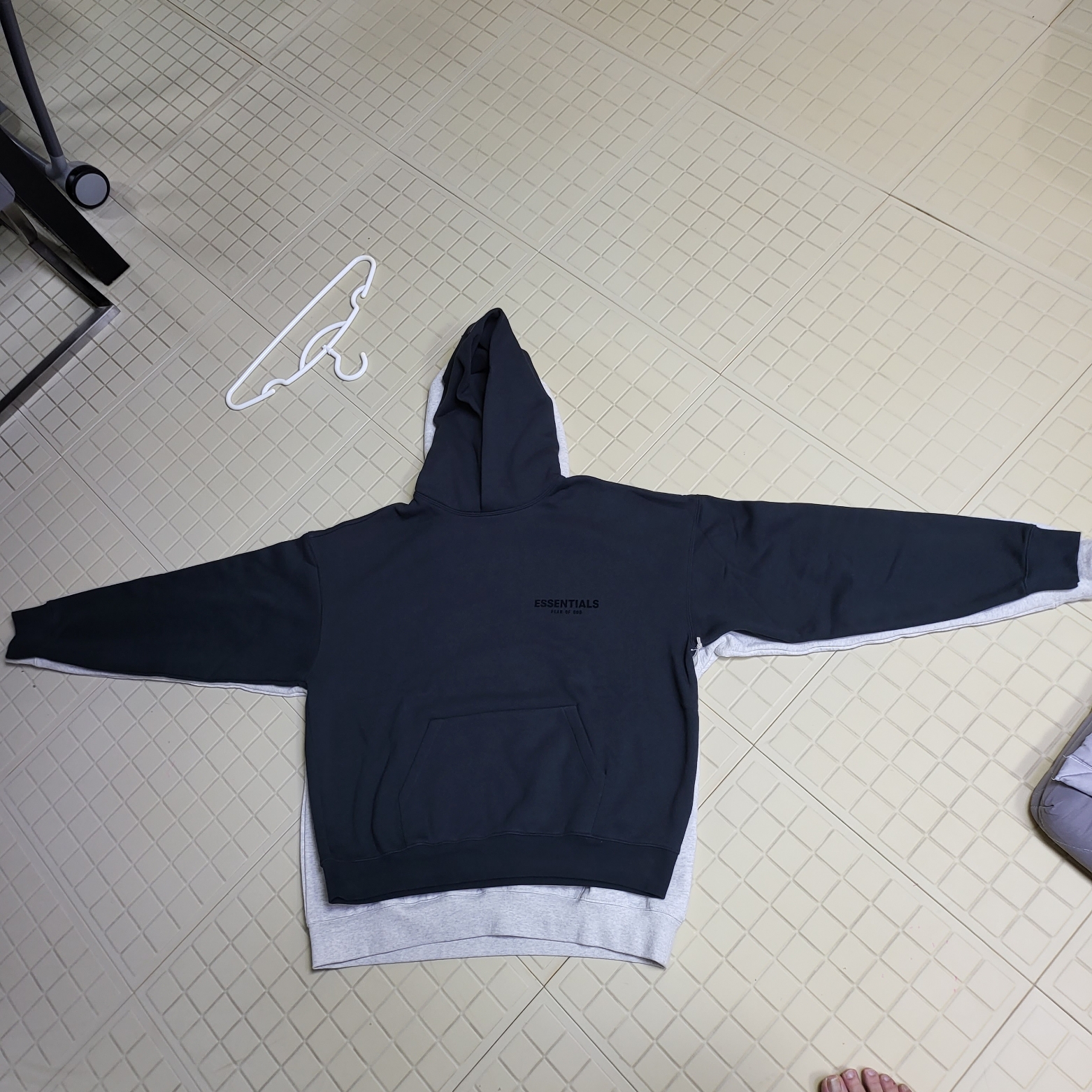 Essentials The Core Collection Hoodie Stretch Limo 착용 스타일