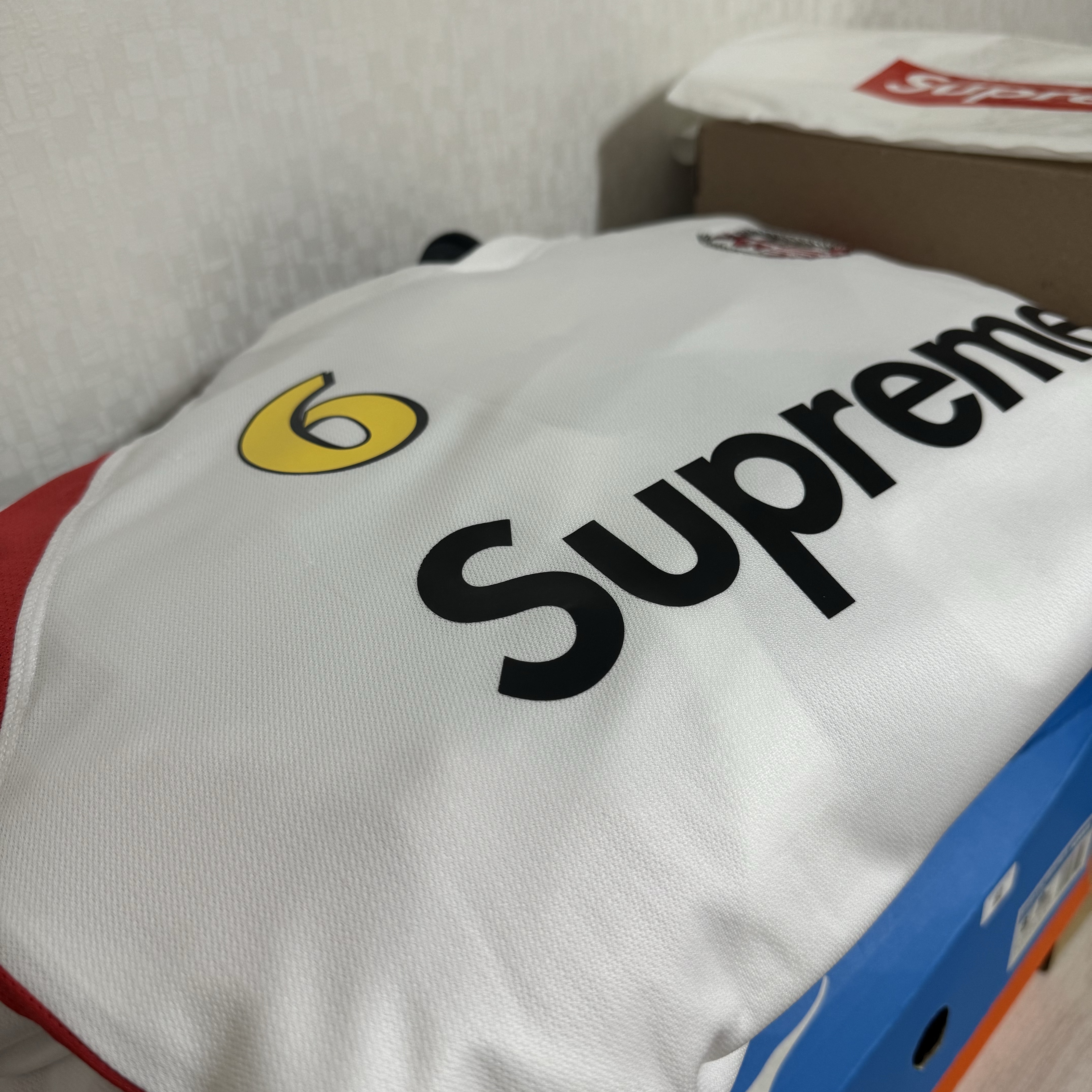 Supreme Hooded Soccer Jersey White - 23FW 착용 스타일 - 1