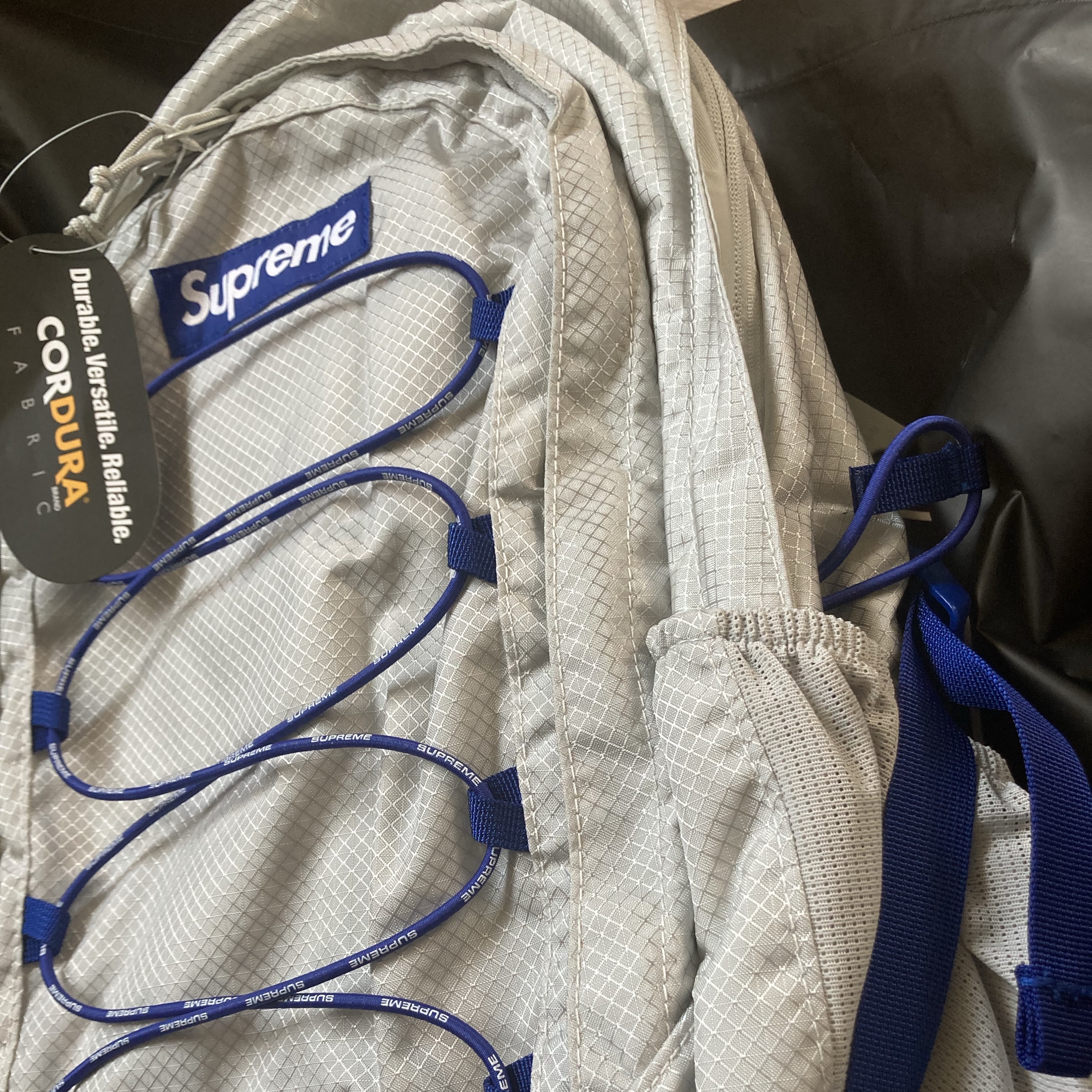 Supreme Backpack Silver - 22SS 착용 스타일 - 3