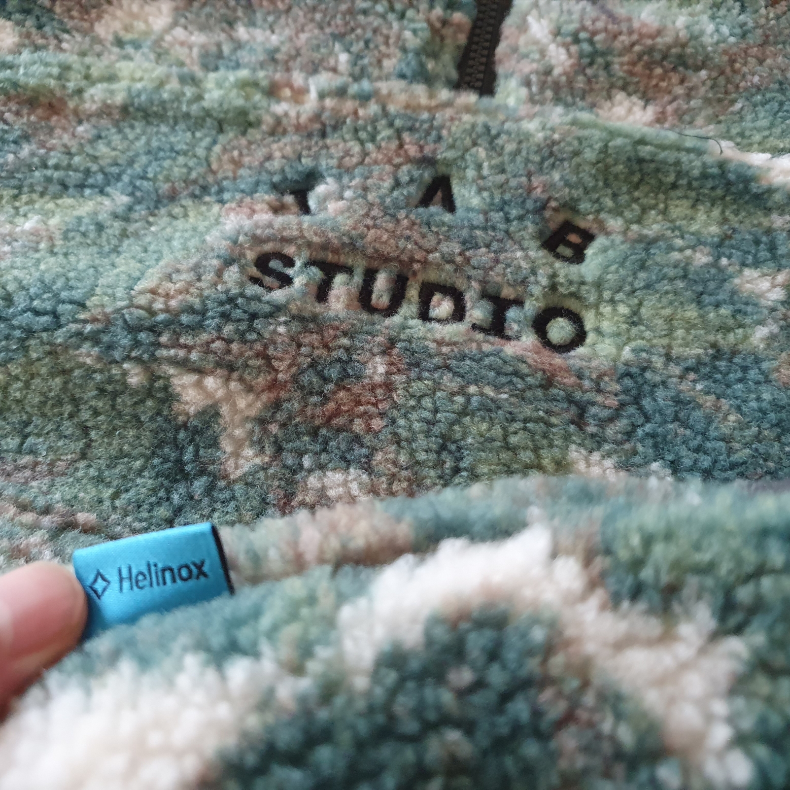 IAB Studio x Helinox Jacquard Half Zip-Up Bukhansan 착용 스타일 - 1