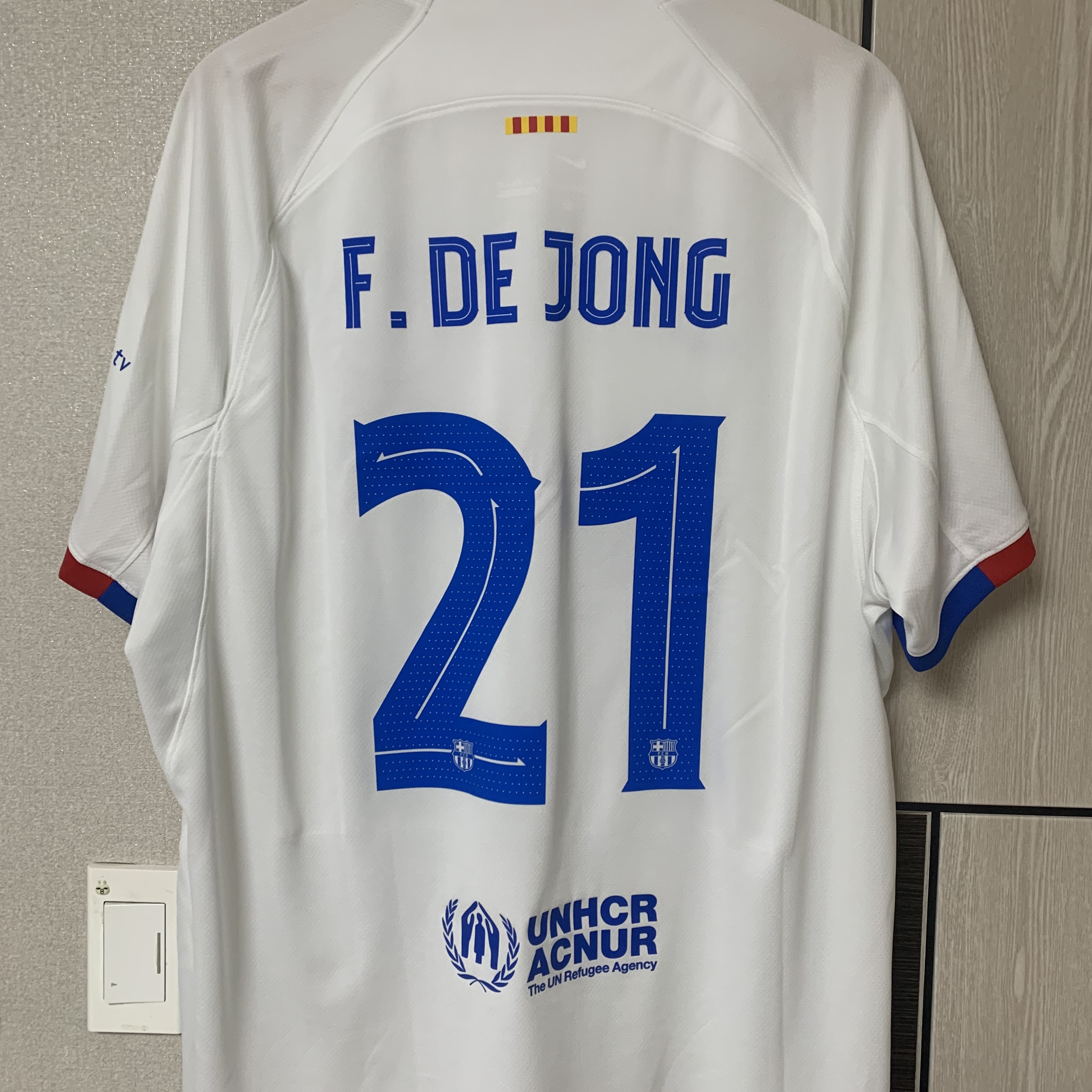 Nike FC Barcelona 2023/24 Stadium Away Dri-Fit Jersey White Royal Blue (Non Marking Ver.) 착용 스타일 - 1