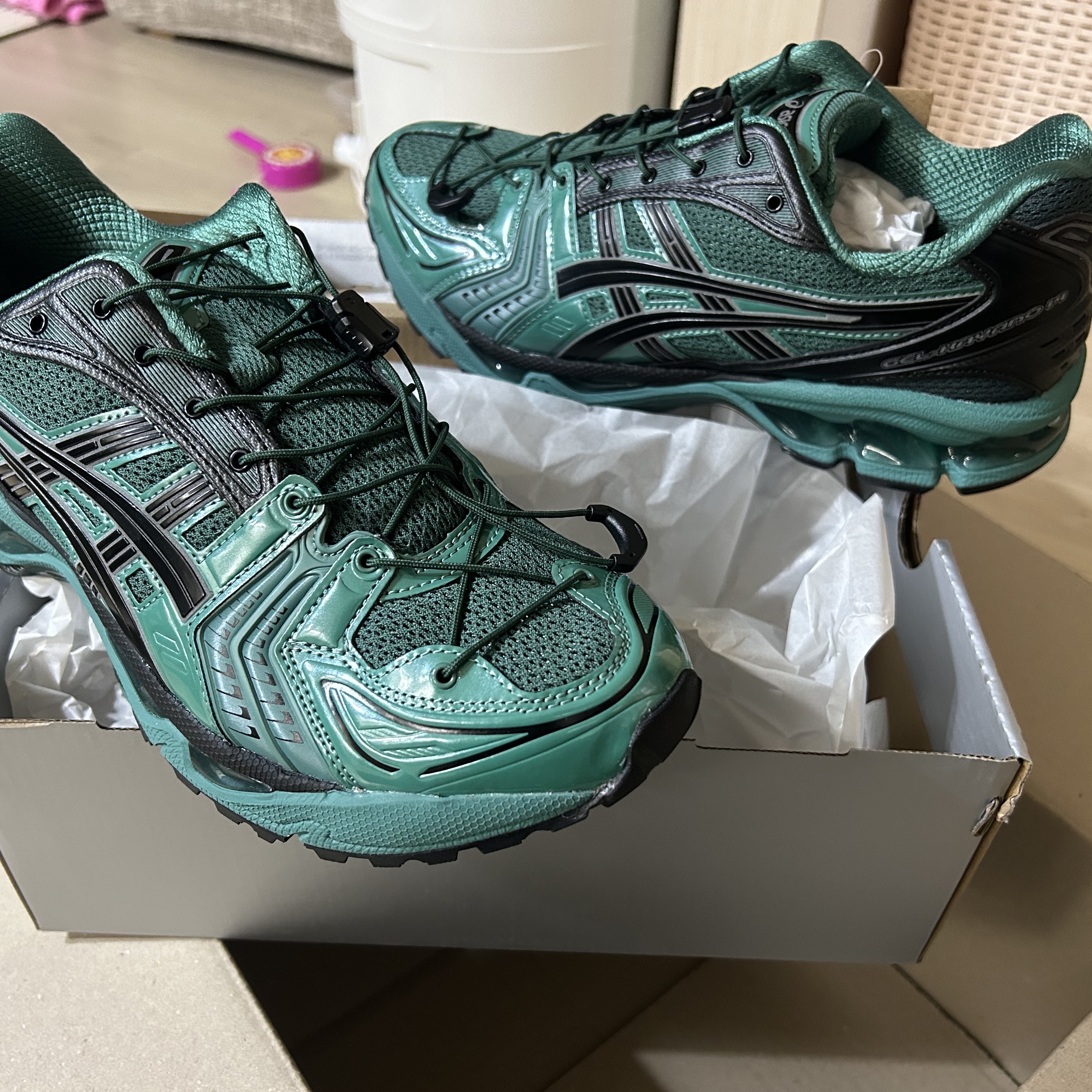 Asics x Unaffected Gel-Kayano 14 Uranus Green 착용 스타일