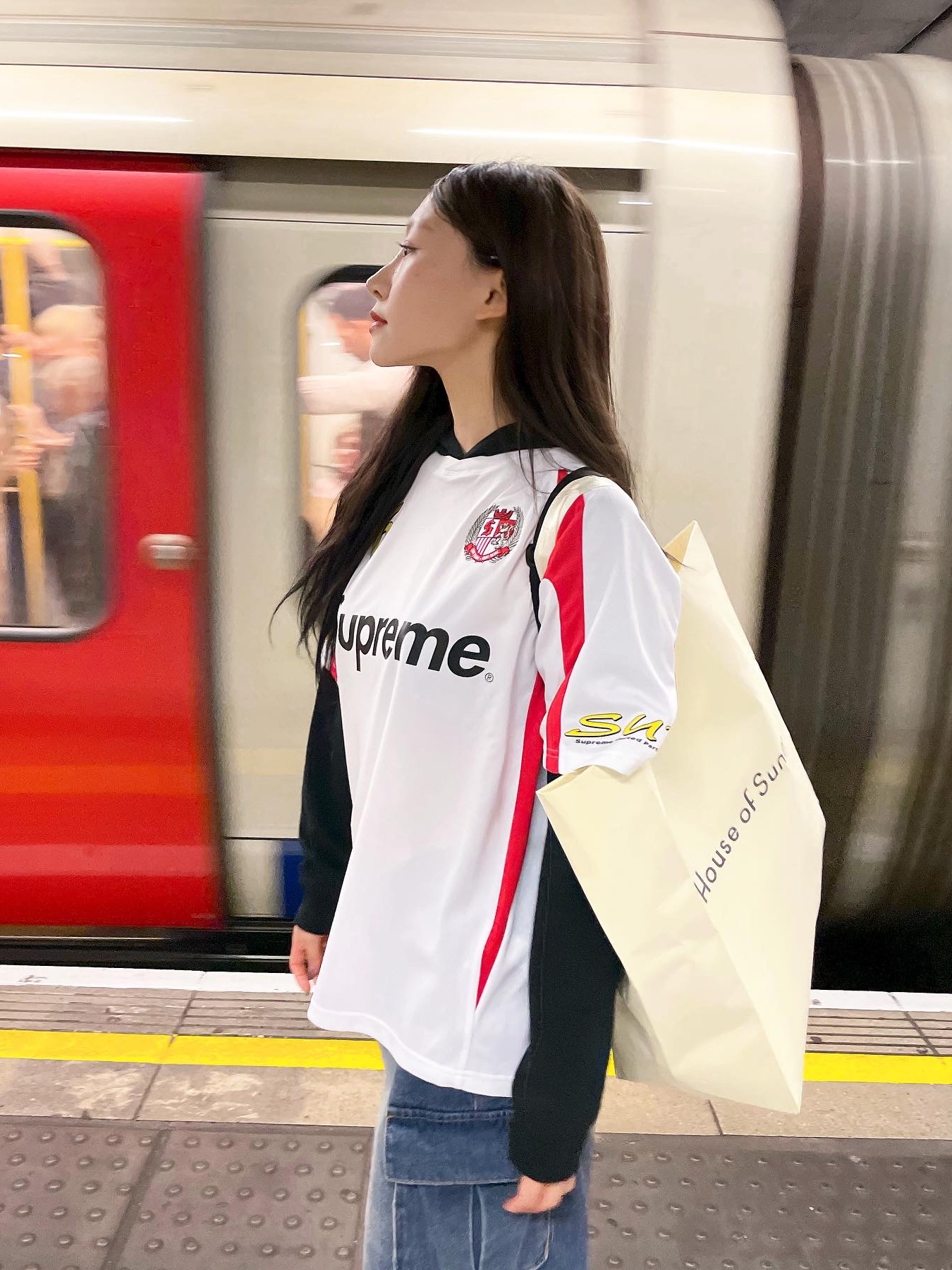 Supreme Hooded Soccer Jersey White - 23FW 착용 스타일 - 2