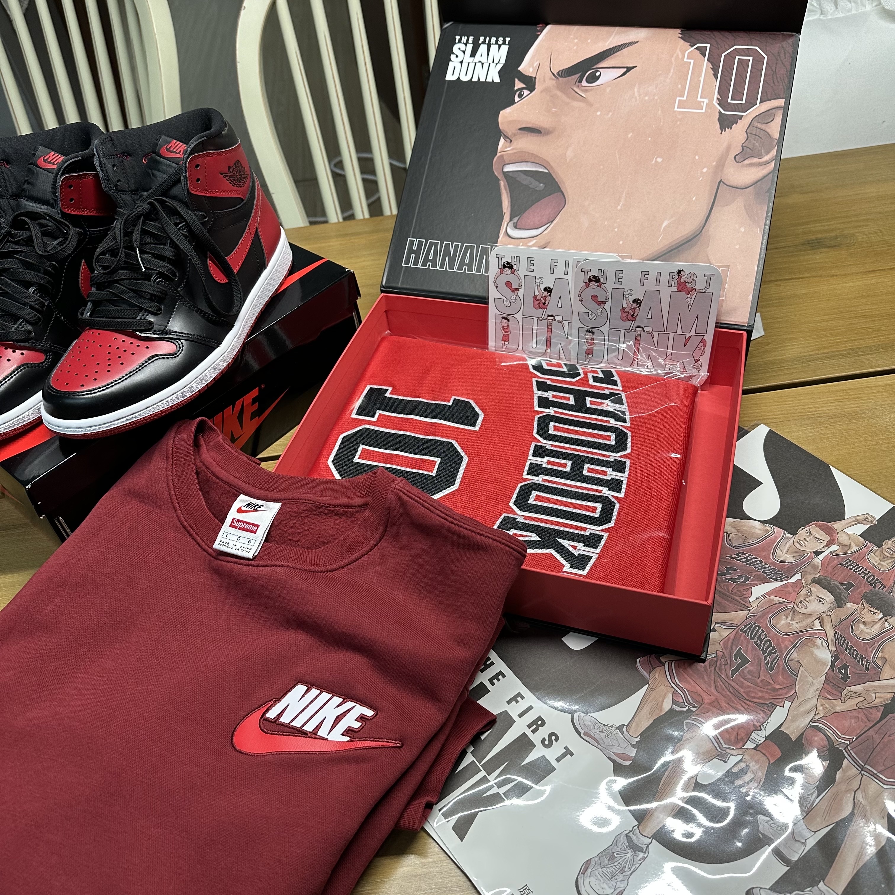 Supreme x Nike Crewneck Burgundy - 18FW, Jordan 1 Retro High OG Patent Bred 착용 스타일