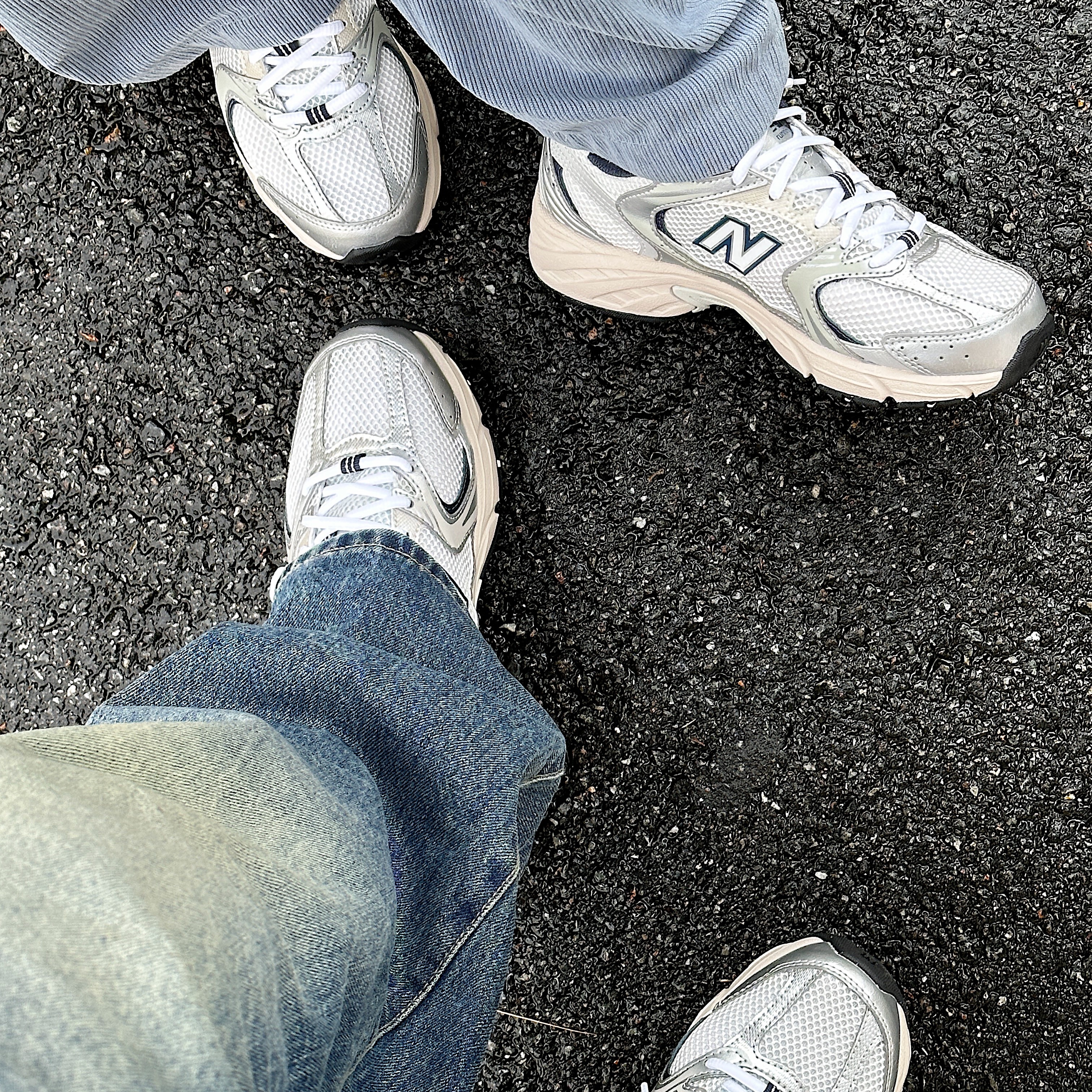 New Balance 530 Steel Grey 착용 스타일 - 2