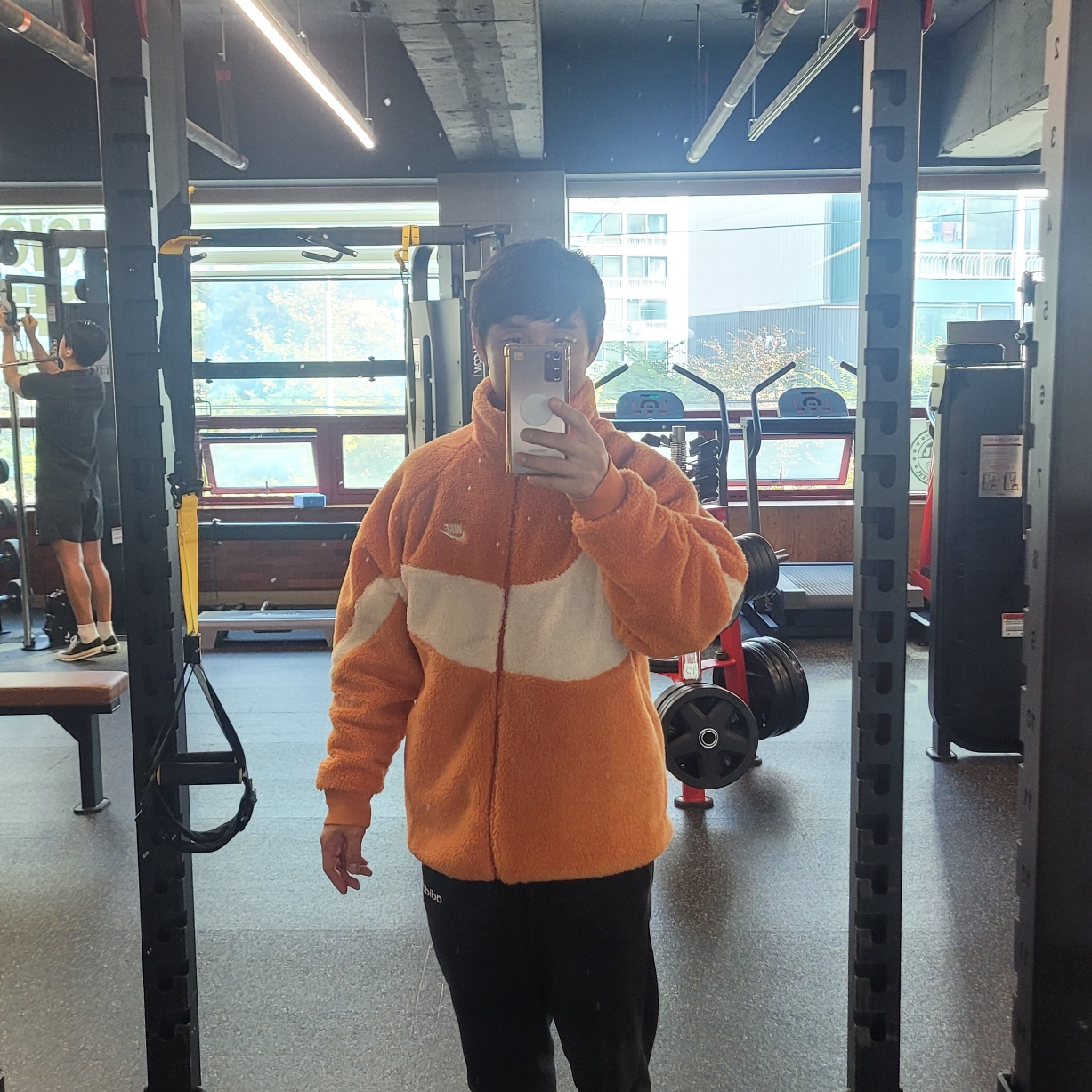 Nike Big Swoosh Full Zip Jacket Hot Curry 착용 스타일