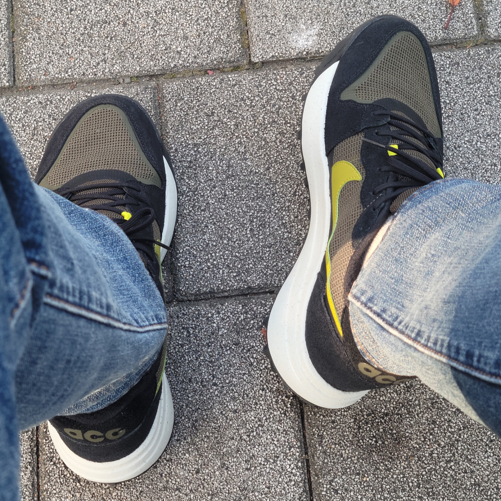 Nike ACG Lowcate Black Moss 착용 스타일 - 2