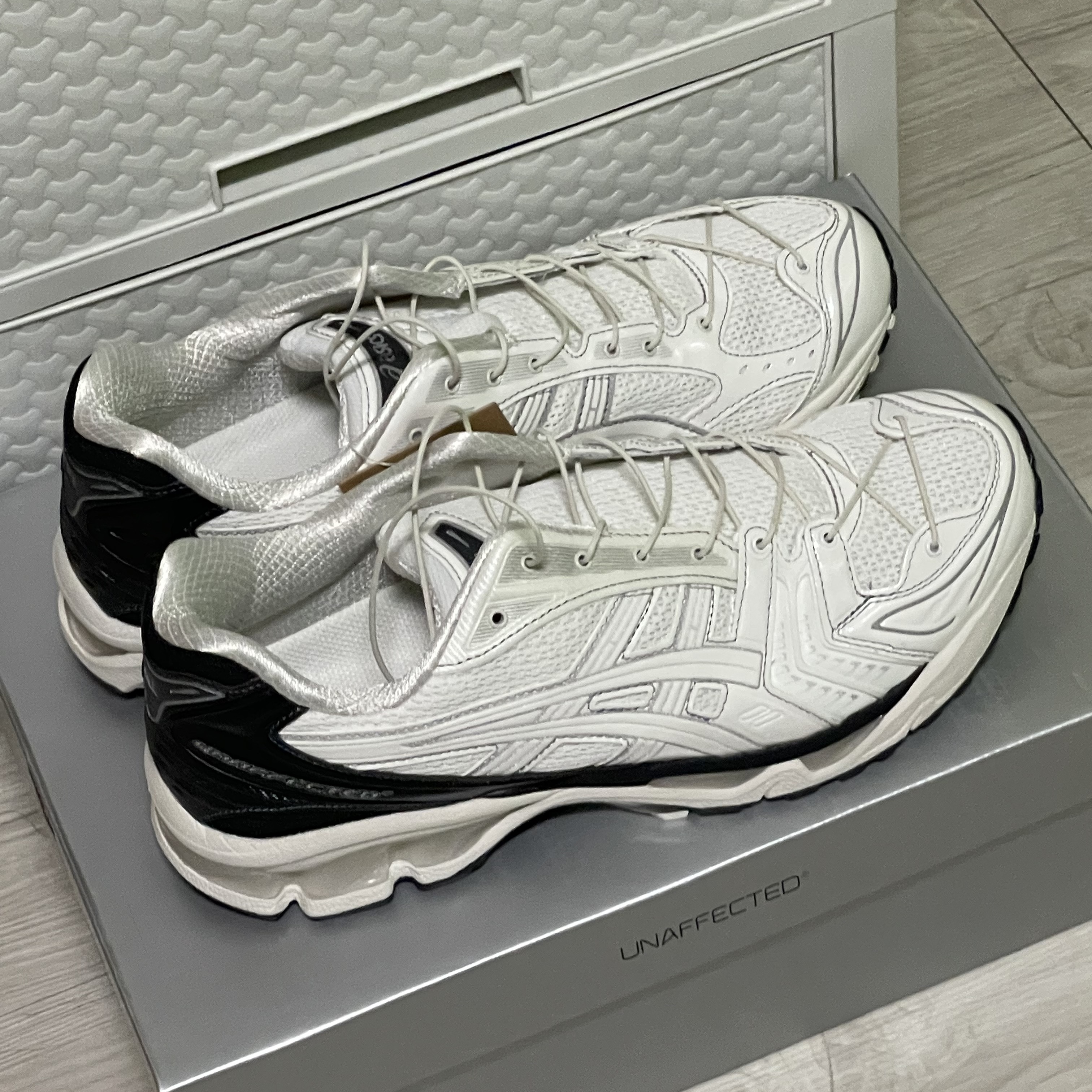 Asics x Unaffected Gel-Kayano 14 Galaxy White 착용 스타일