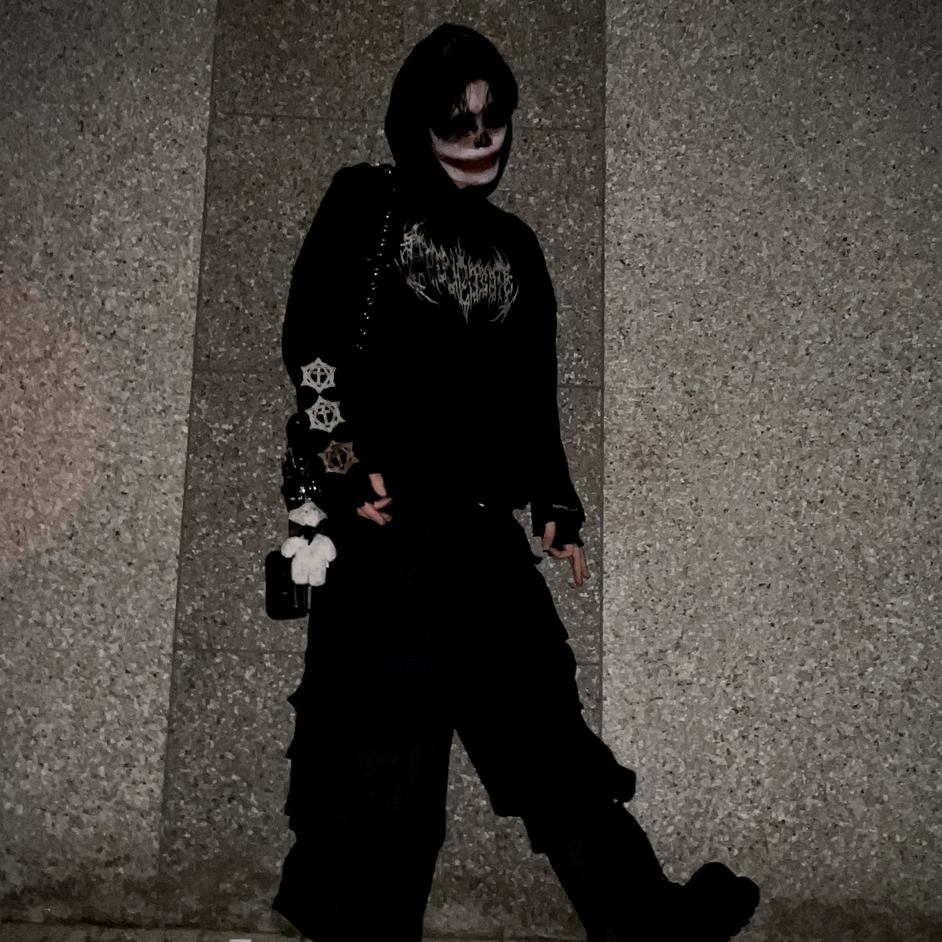 Project G/R Metalic Logo Hoodie Black, Project G/R Oversized Convertible Cargo Pants Coated Black 착용 스타일 - 4