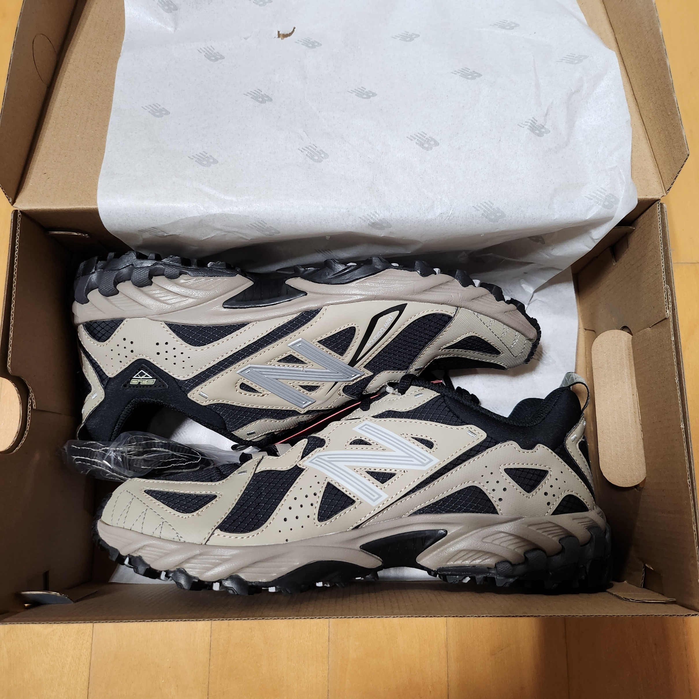 New Balance ML610T Aluminum Black - D Standard 착용 스타일 - 2