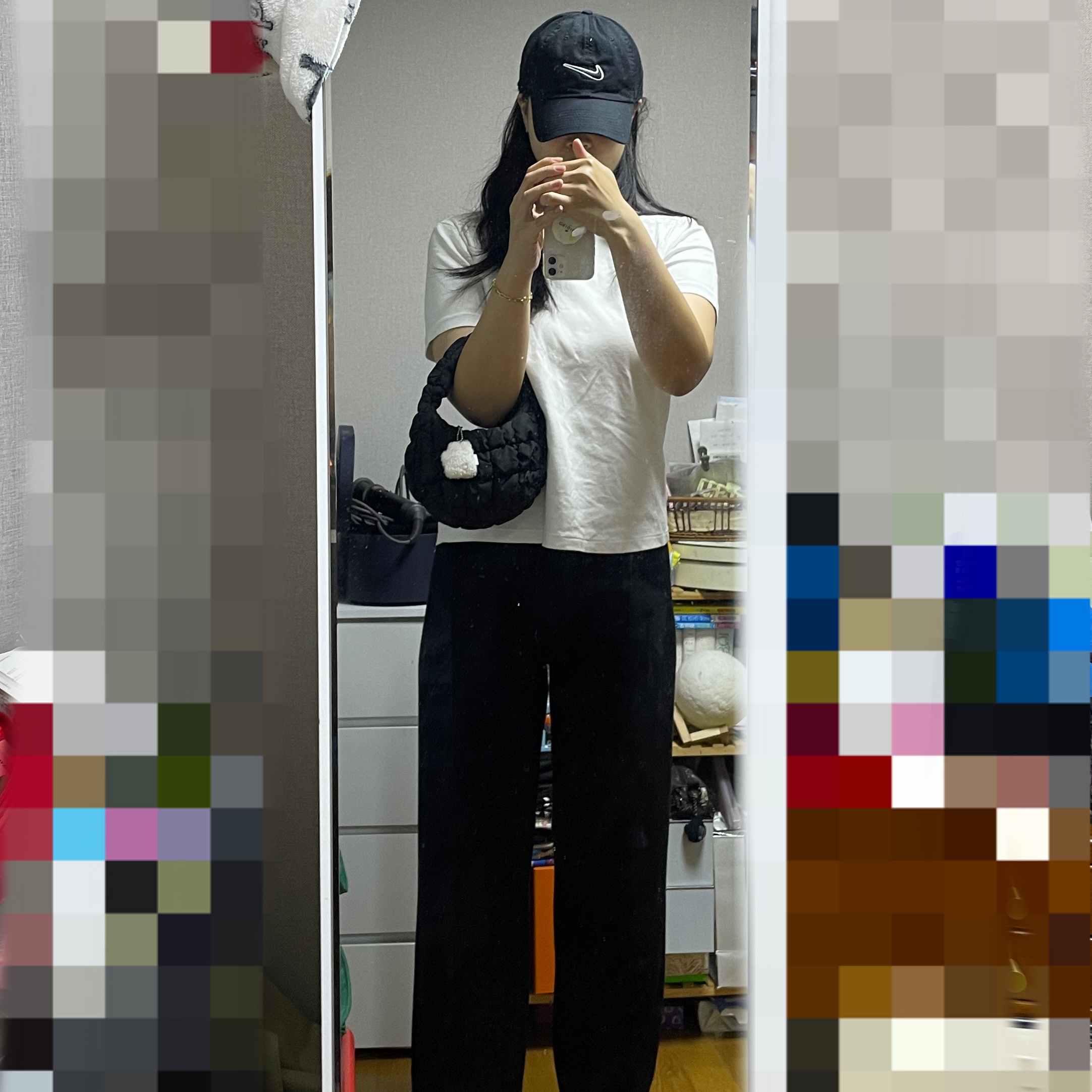 COS Quilted Micro Bag Black 착용 스타일