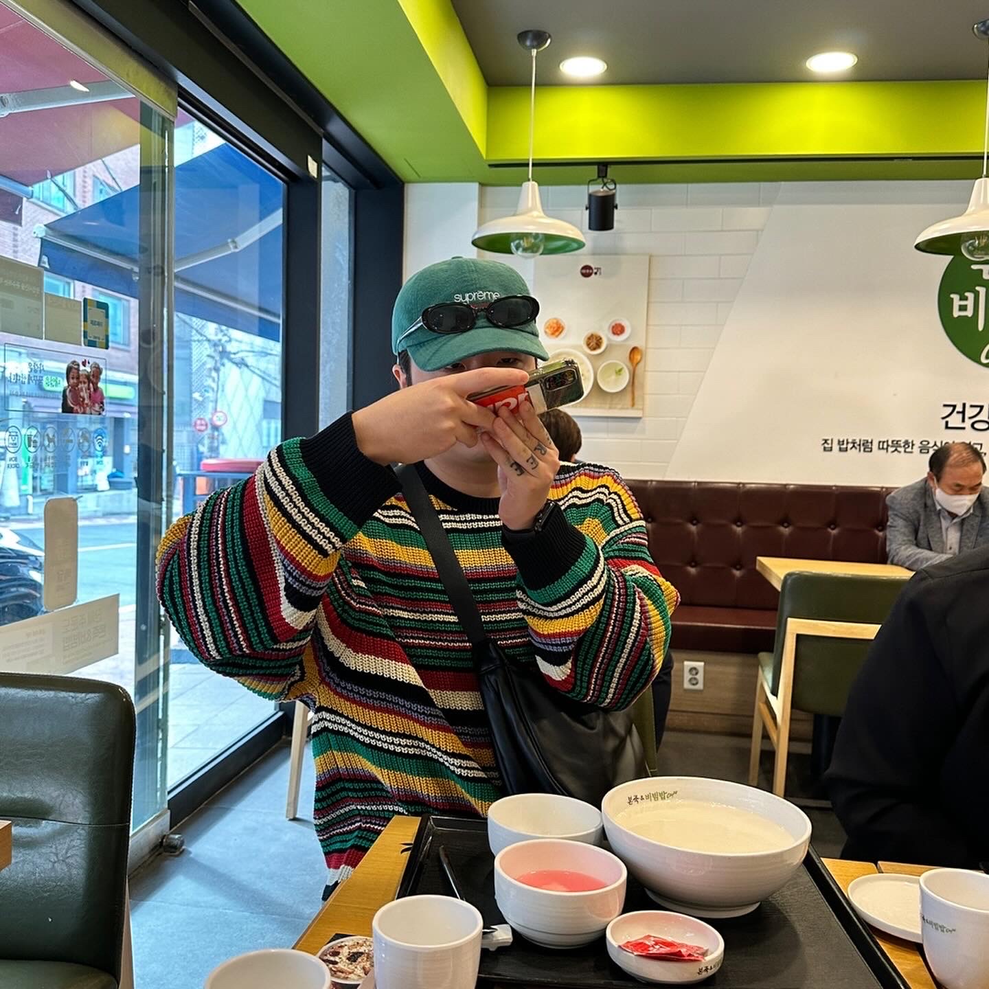 Supreme Small Box Ribbed Sweater Multicolor - 23FW, Supreme Washed Flannel 6-Panel Green - 23FW 착용 스타일