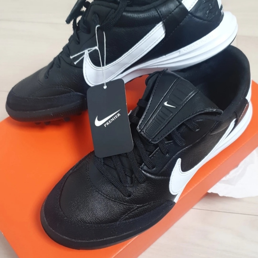 Nike Premier 3 TF Black White 착용 스타일