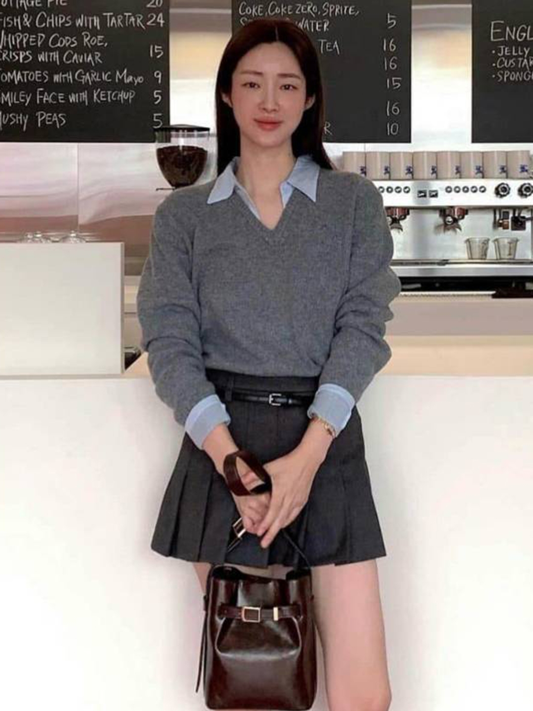 Ferragamo Reversible and Adjustable Belt with Rectangular Buckle Black Hickory, (W) Celine Medium Western Belt in Taurillon Leather Black 착용 스타일 - 6