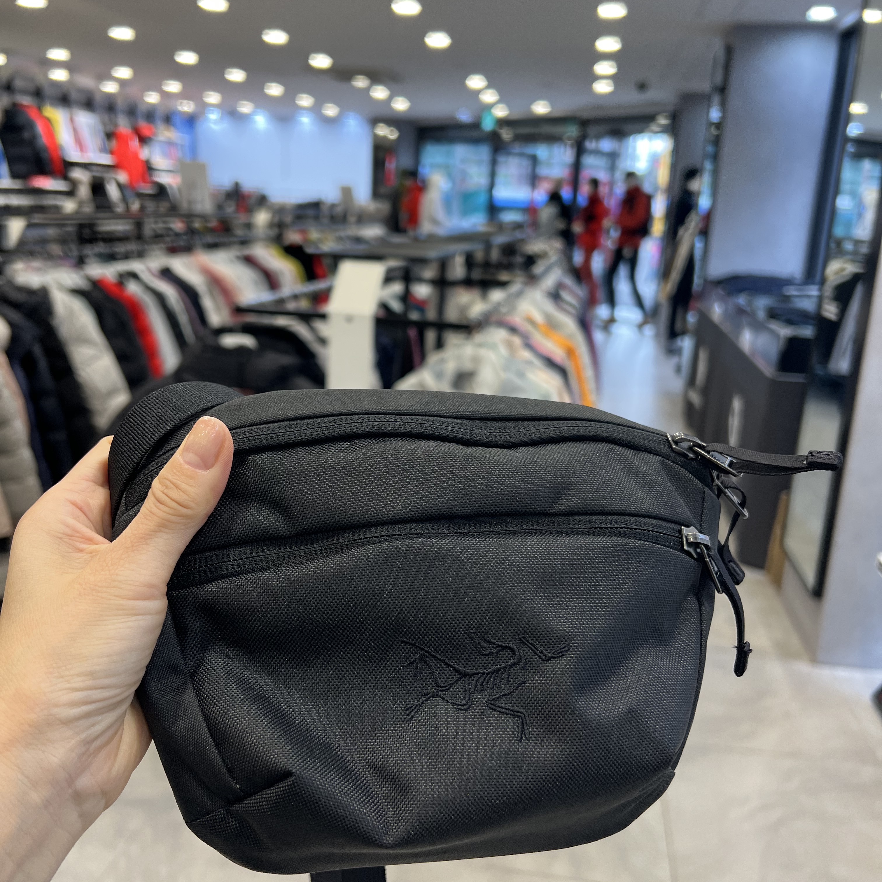 Arc'teryx Mantis 1 Waistpack Black II 착용 스타일 - 1