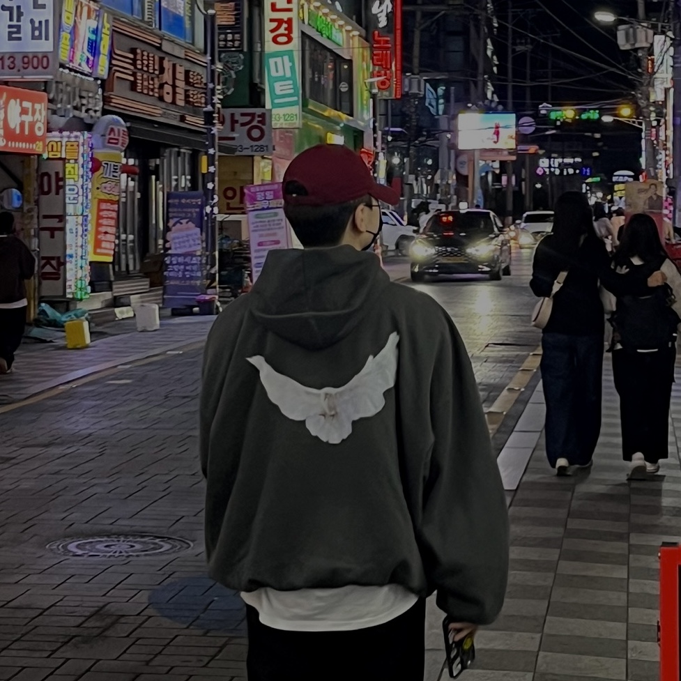 Yeezy Gap Engineered By Balenciaga Dove Hoodie Black, Jordan 1 Low Kkachi 착용 스타일 - 1