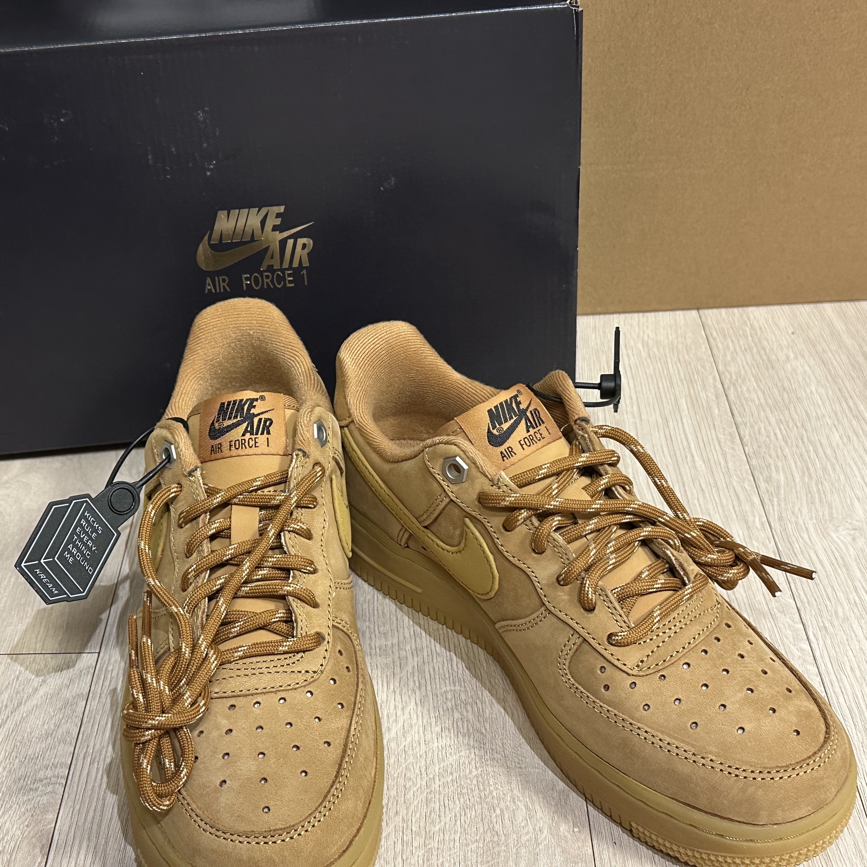 Nike Air Force 1 '07 WB Flax 착용 스타일