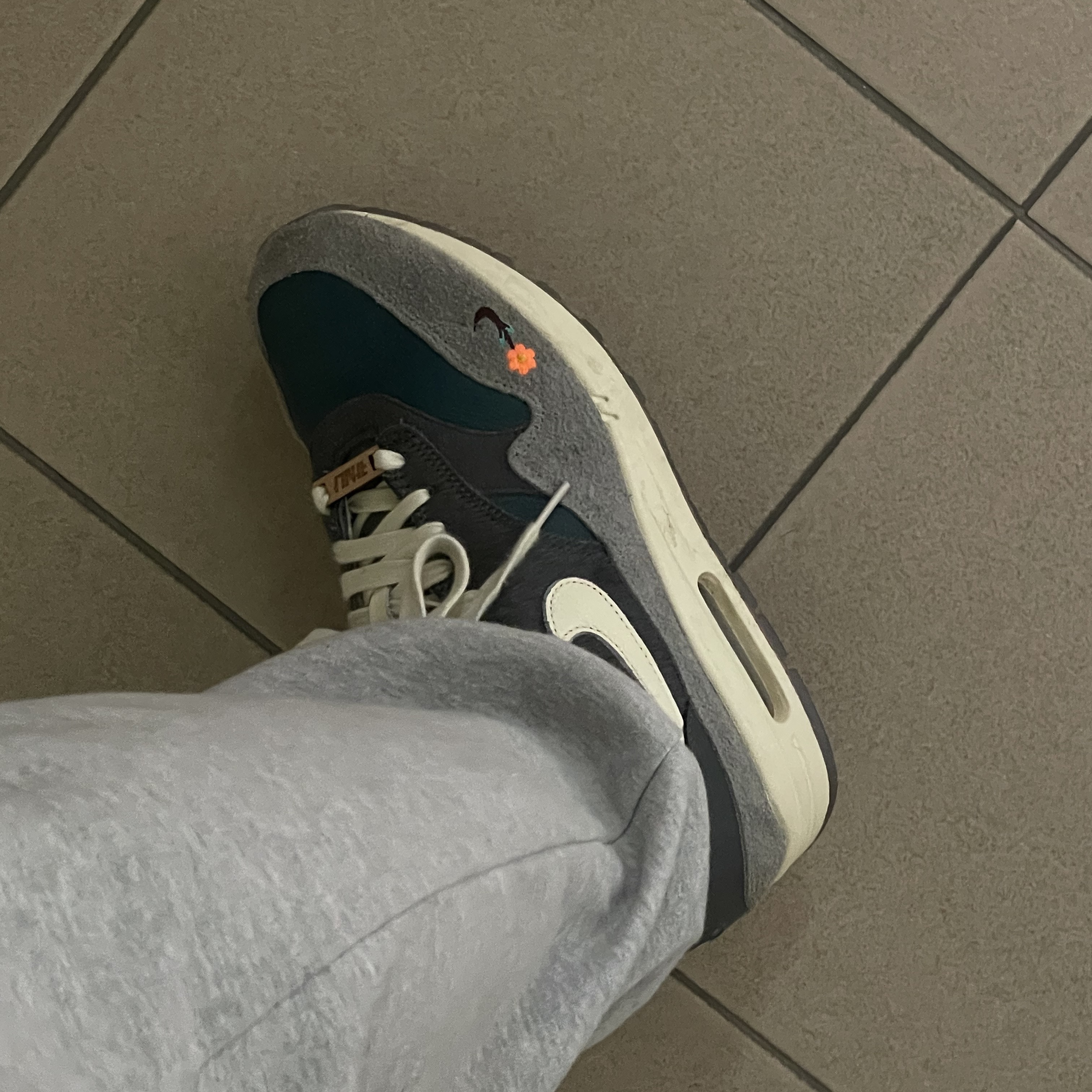 Nike x Kasina Air Max 1 SP Won-Ang Particle Grey 착용 스타일