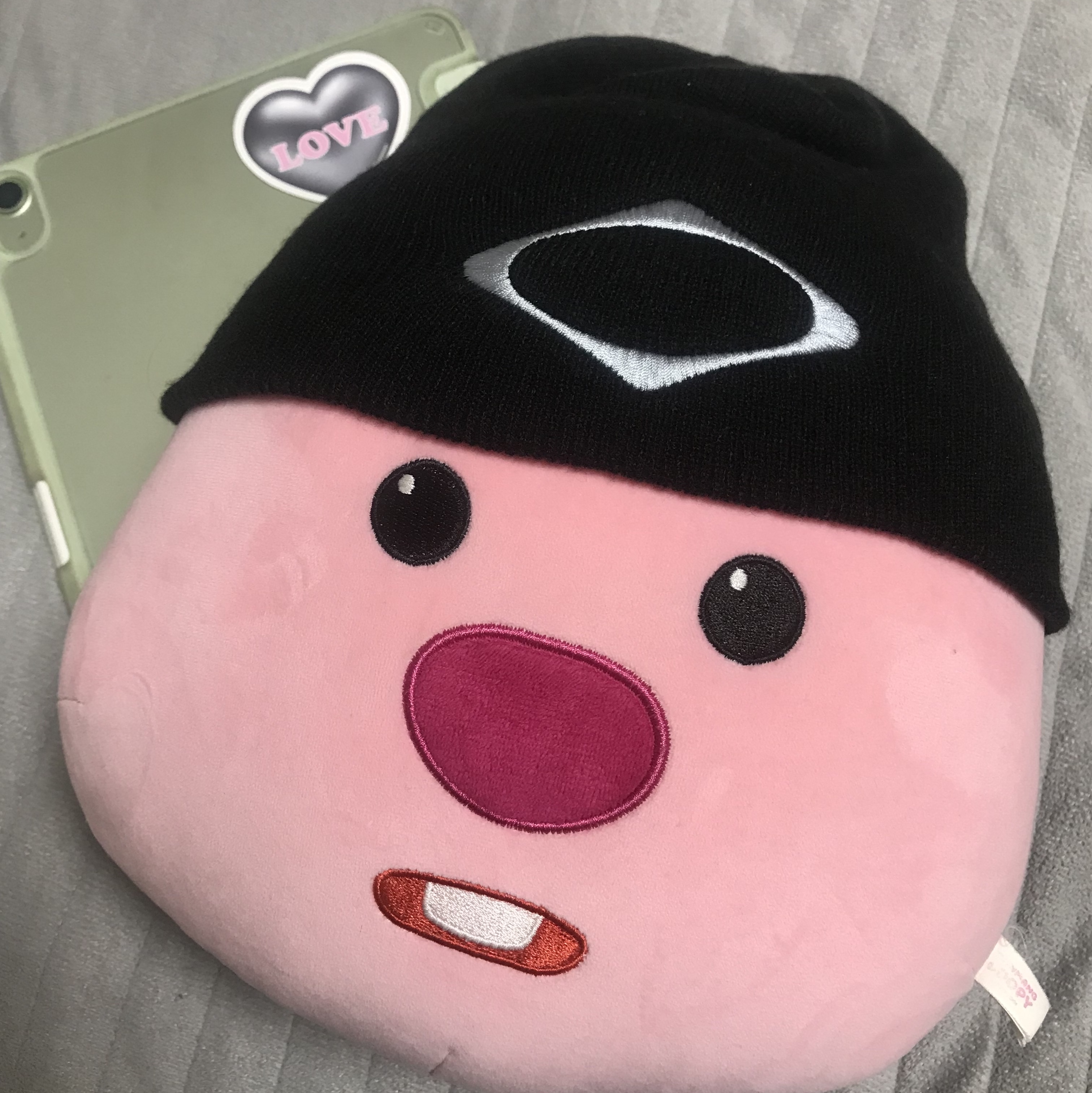 (W) Mischief Rhombus Beanie Black 착용 스타일