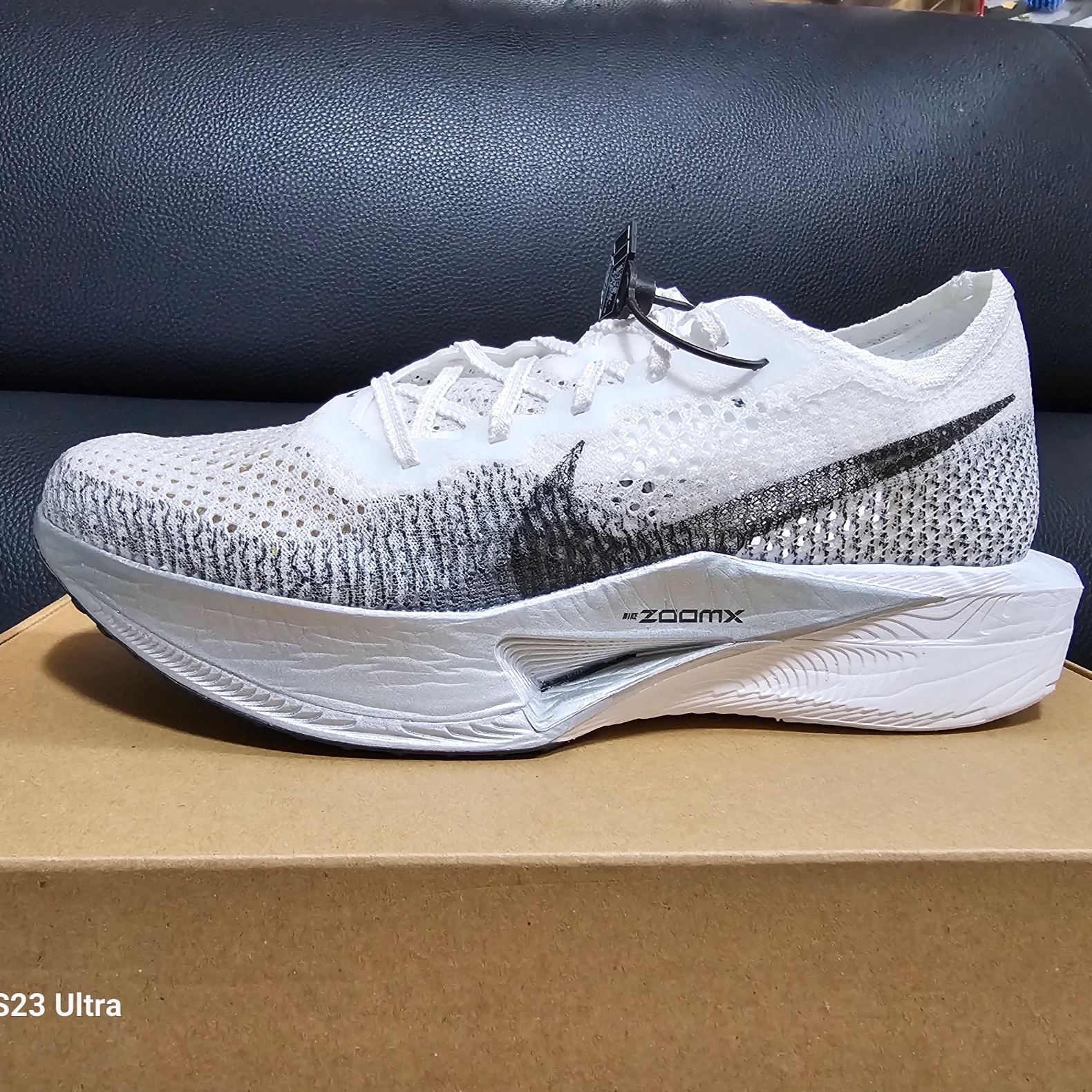 Nike ZoomX Vaporfly Next% 3 White Grey 착용 스타일 - 2