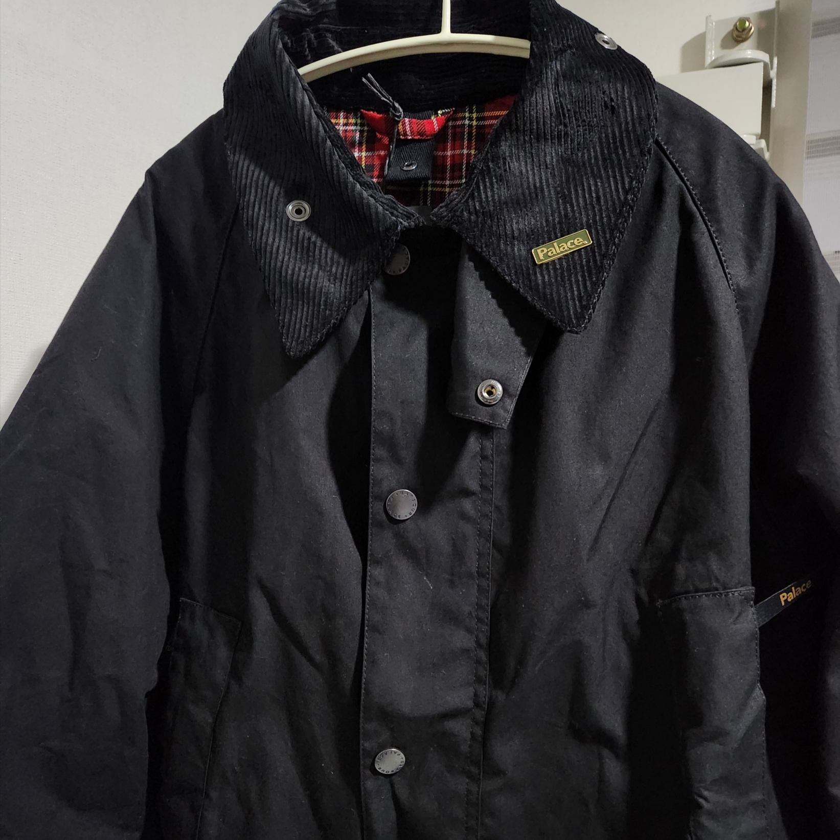 Palace x Barbour Bedale Black - 23FW 착용 스타일 - 2