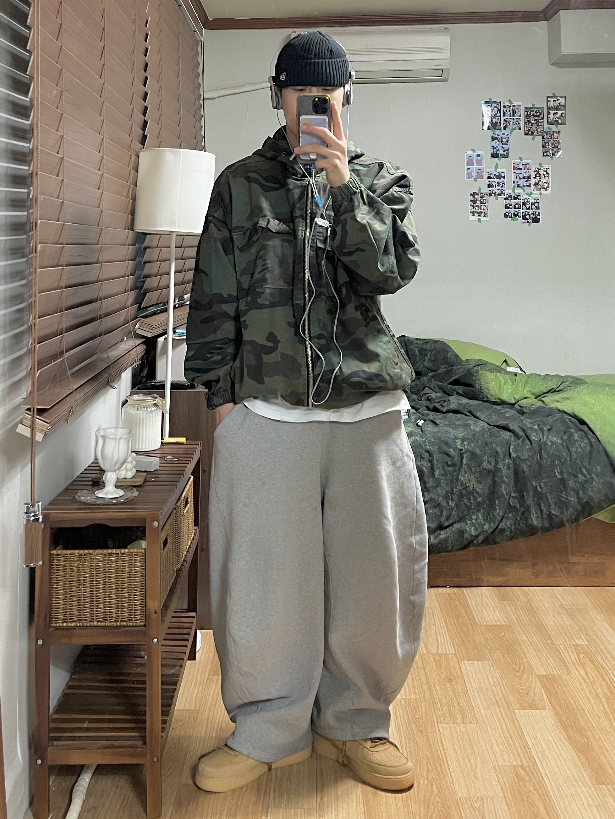 Supreme x Koss Portapro Headphones Silver - 23FW, Nike Air Force 1 '07 WB Flax 착용 스타일 - 1