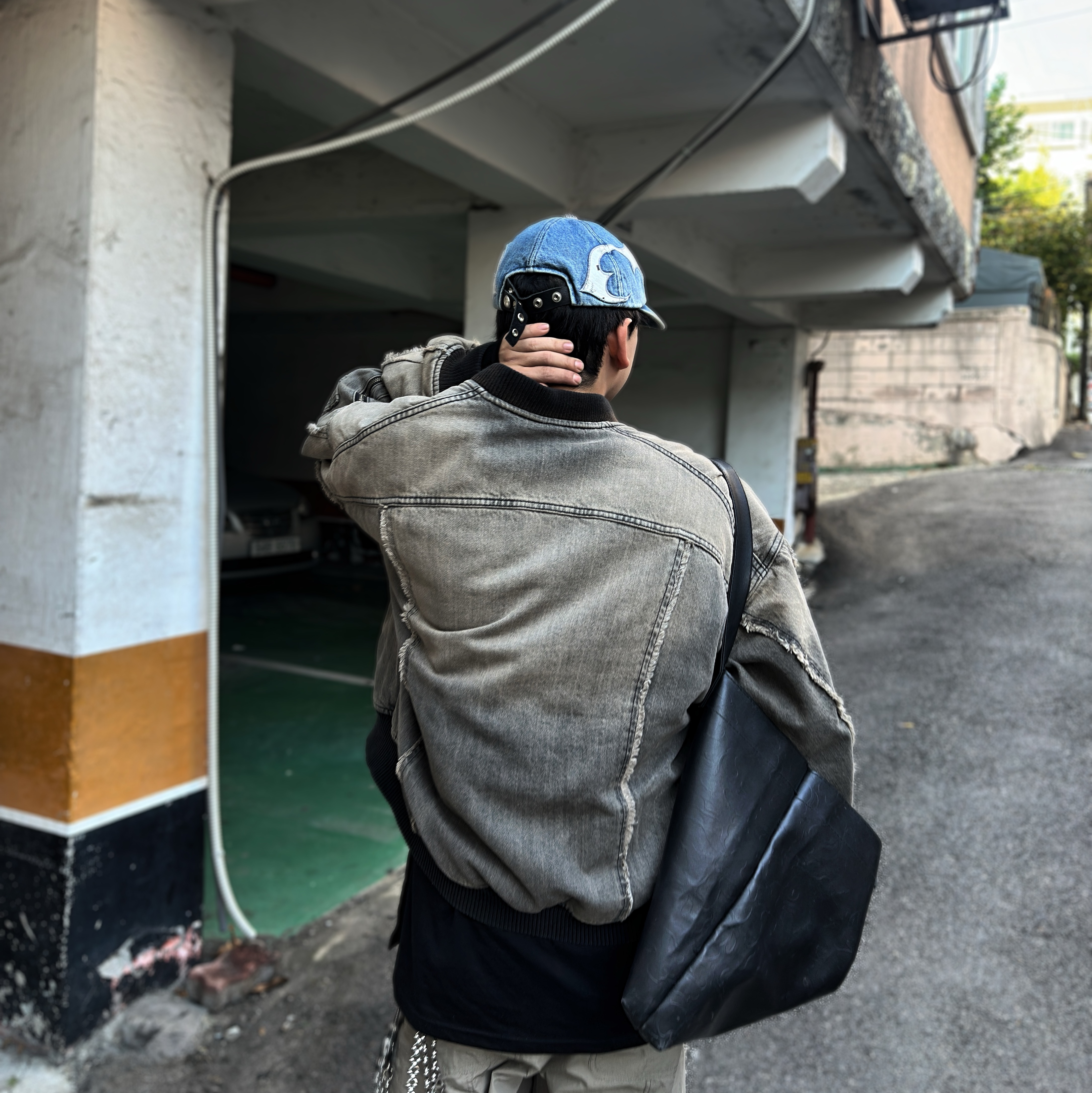 Thug Club x MCM Tribal Leather Cap Denim 착용 스타일 - 5